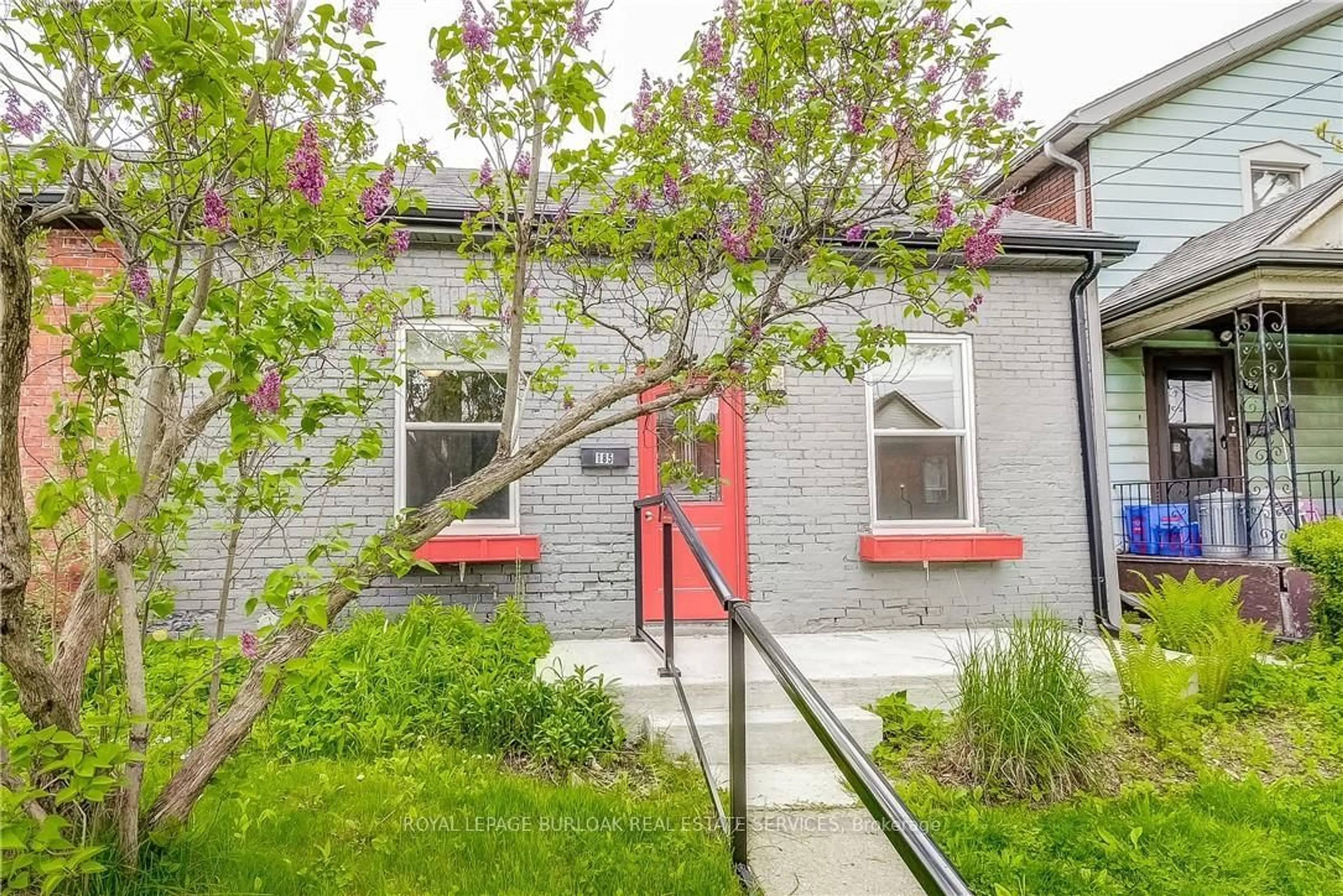 Patio, street for 185 Simcoe St, Hamilton Ontario L8L 3N9