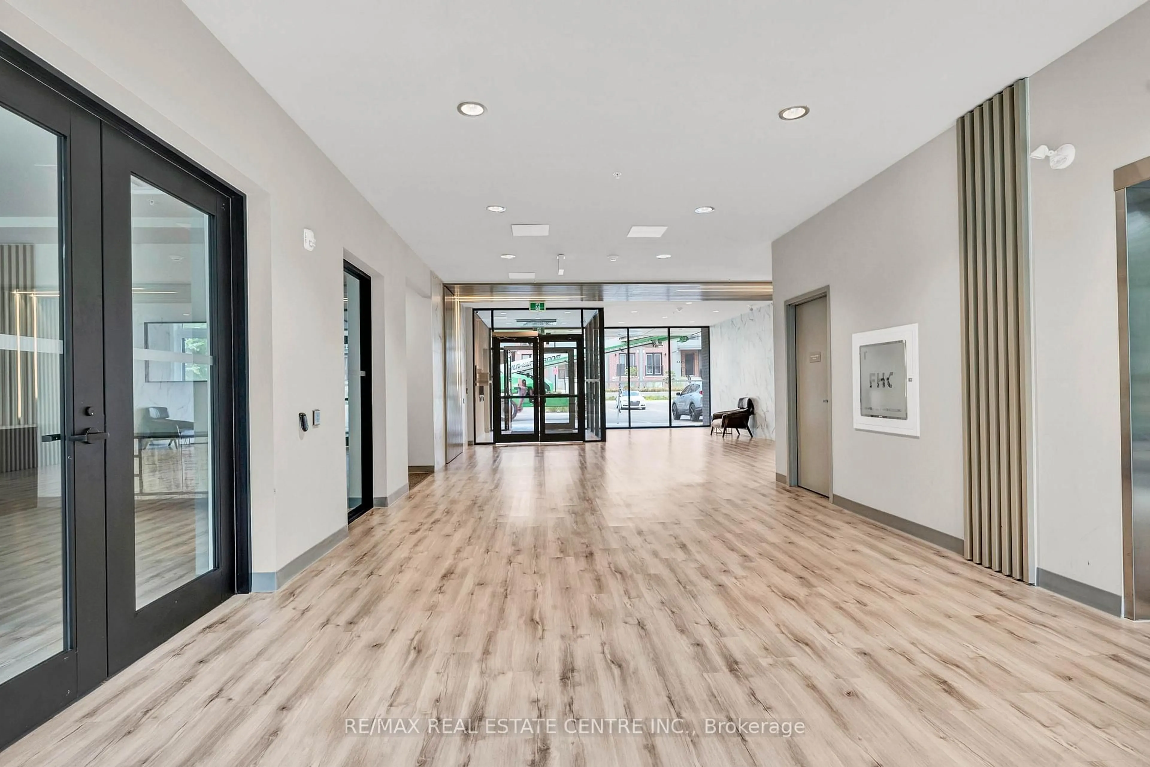 Indoor foyer for 107 Roger St #503, Waterloo Ontario N2J 0G3