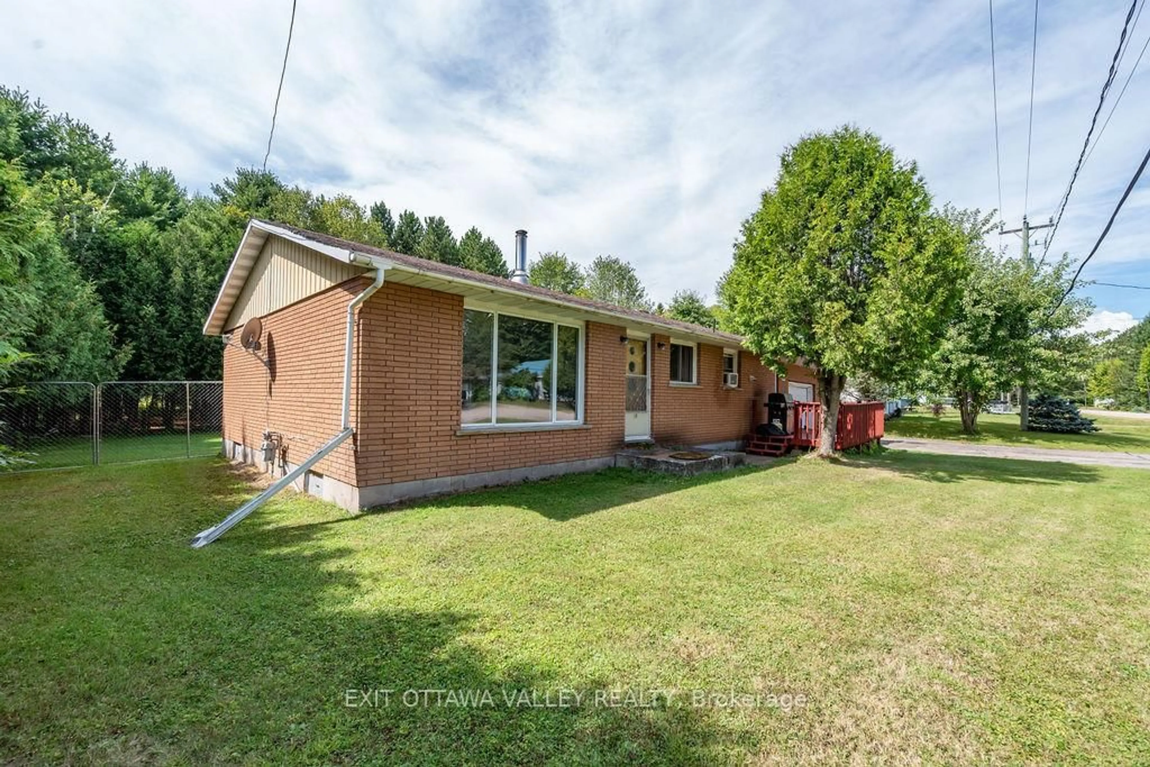 Home with brick exterior material, street for 19 Ottawa St, Chalk River Ontario K0J 1J0