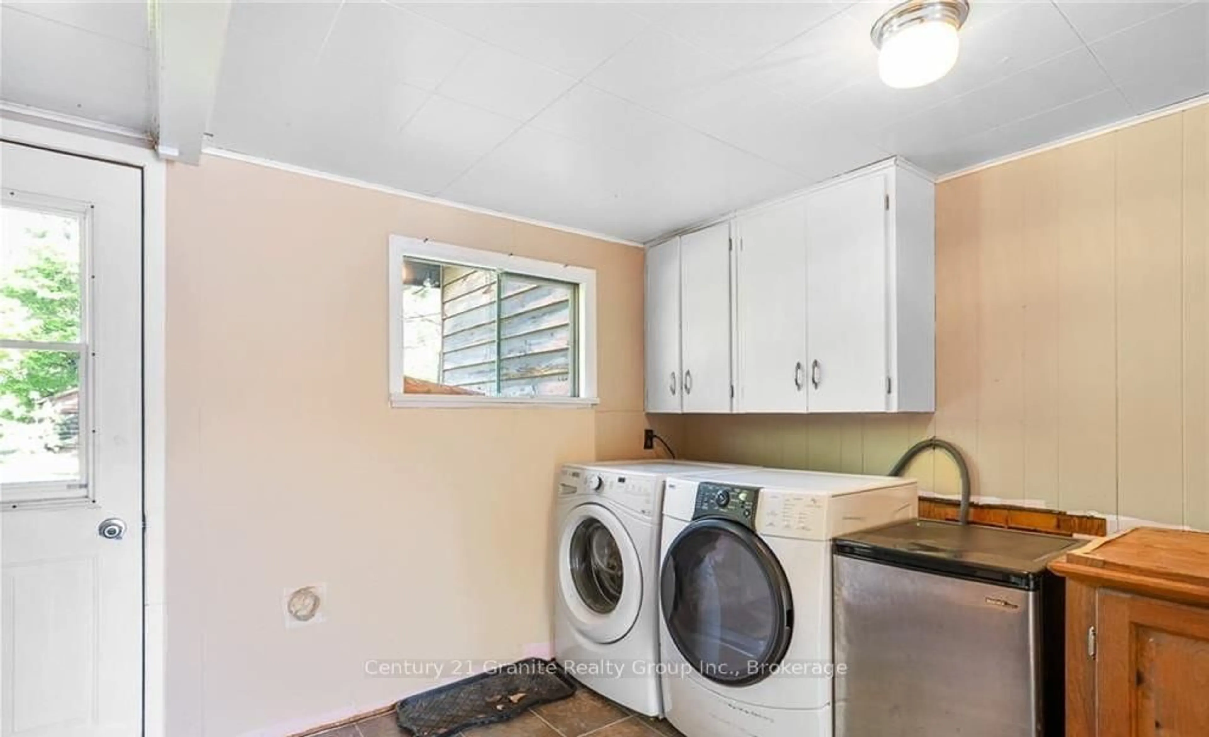 Laundry room for 1036 SHIRLEYS Rd, Dysart et al Ontario K0M 1S0