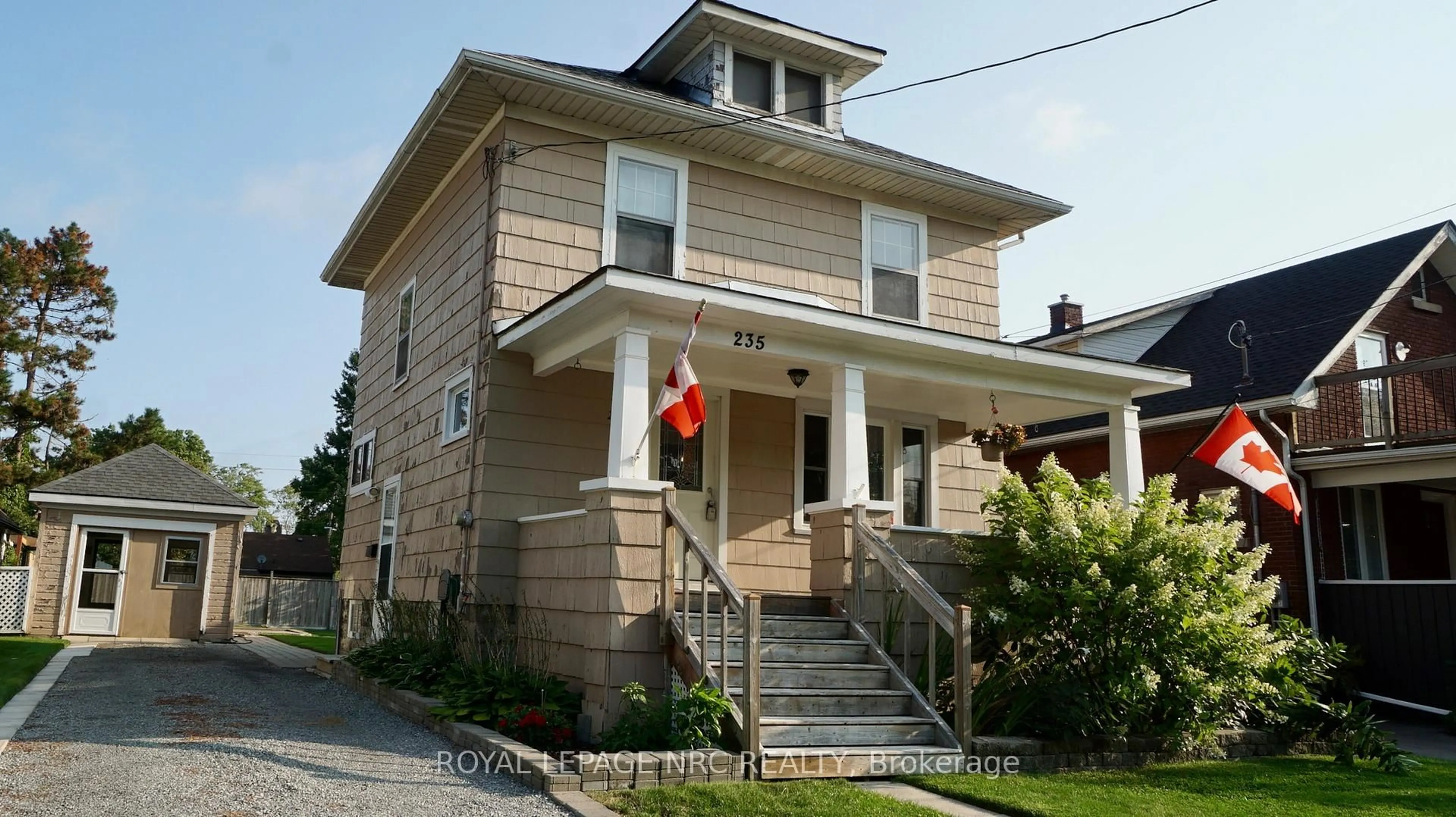 Home with vinyl exterior material, street for 235 Clarence St, Port Colborne Ontario L3K 3G7