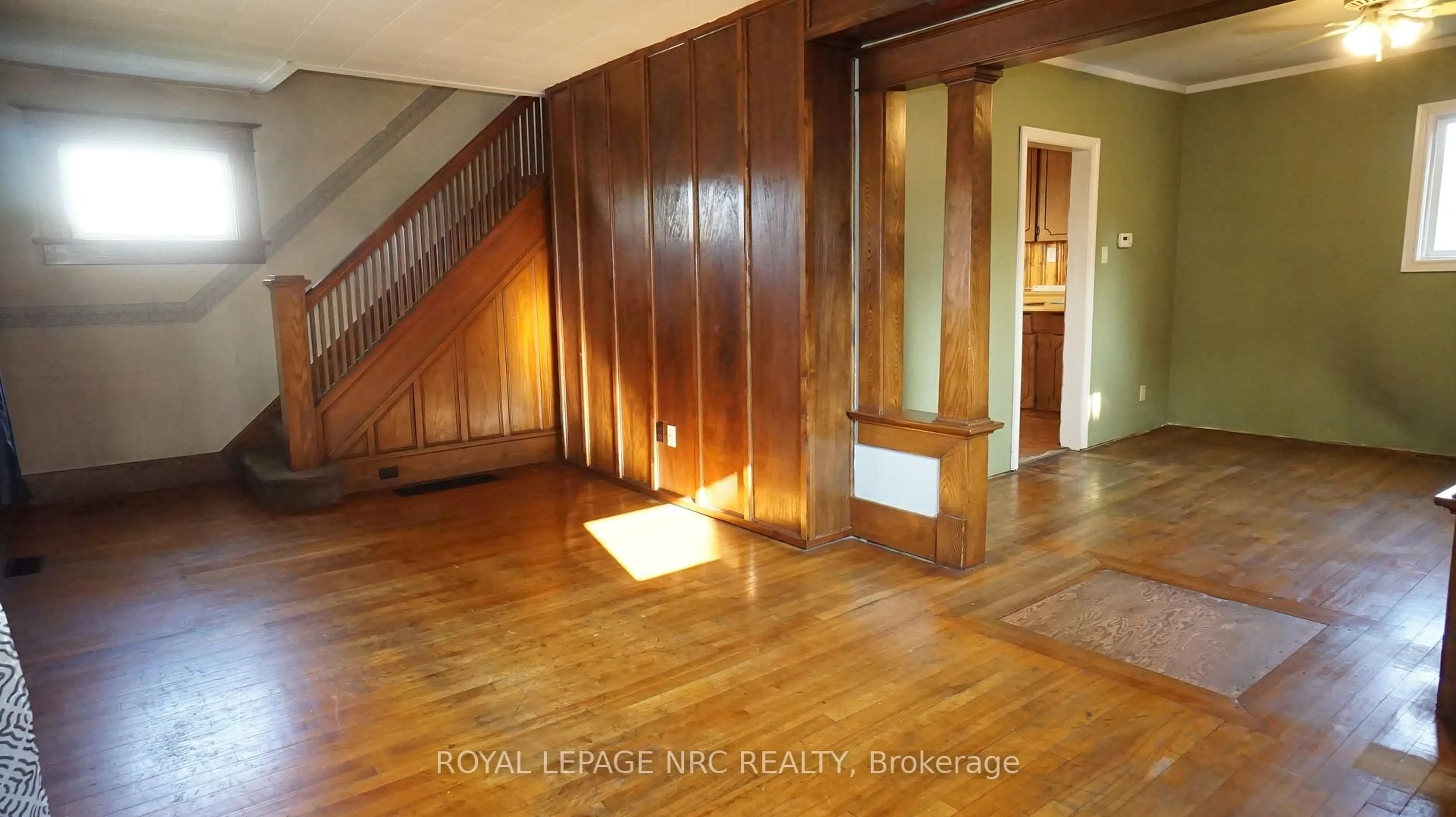 Indoor foyer for 235 Clarence St, Port Colborne Ontario L3K 3G7