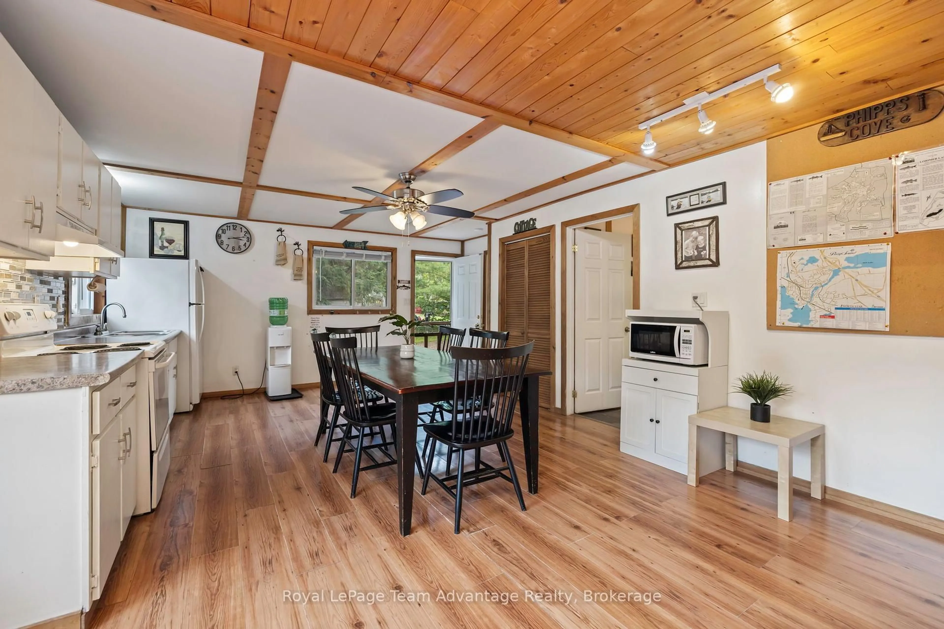 Dining room, wood/laminate floor for 79 Mckellar Lake Rd, McKellar Ontario P0G 1C0