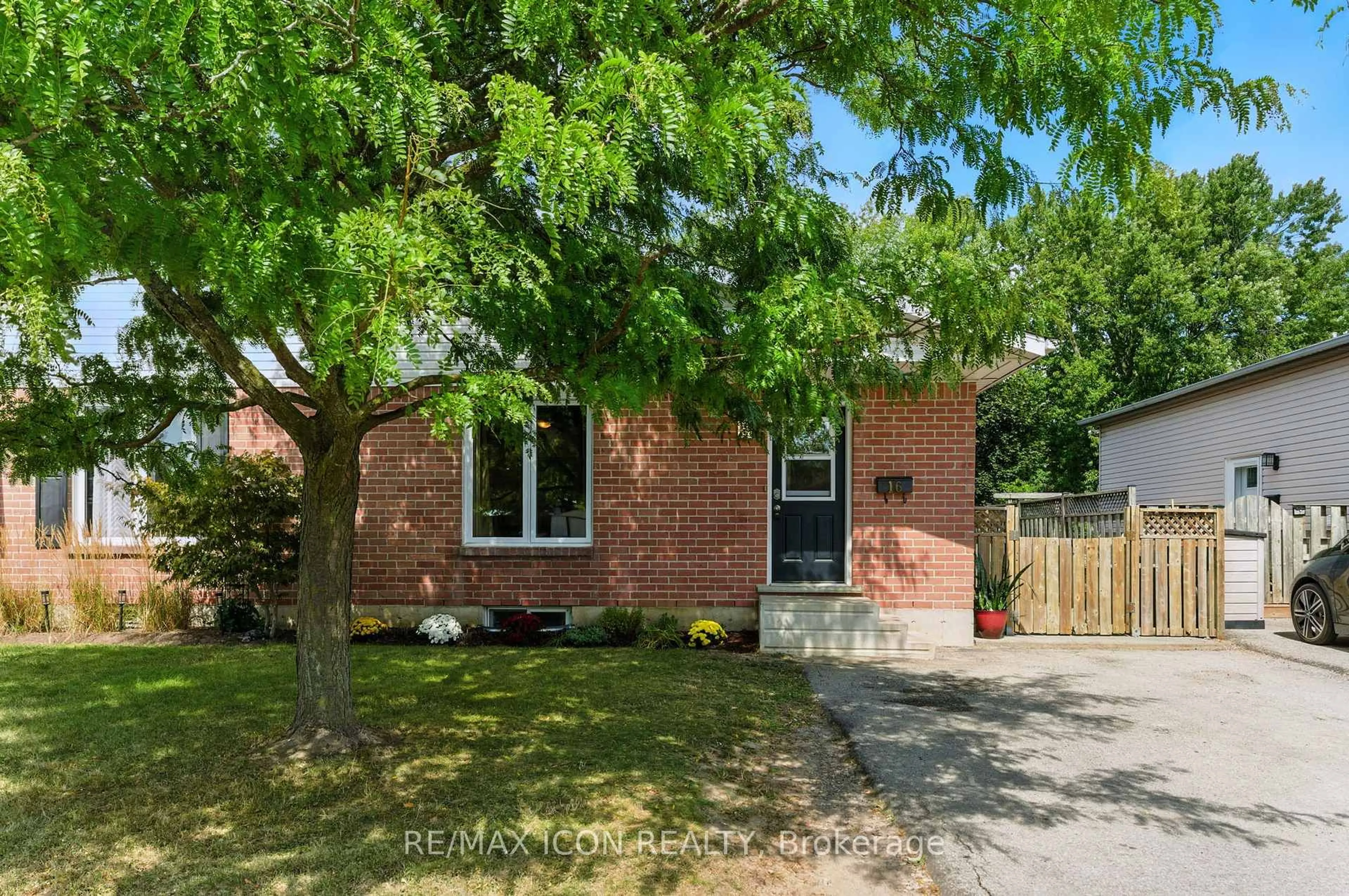 Home with brick exterior material, street for 16 Ivy Cres, Brant Ontario N3L 4A9