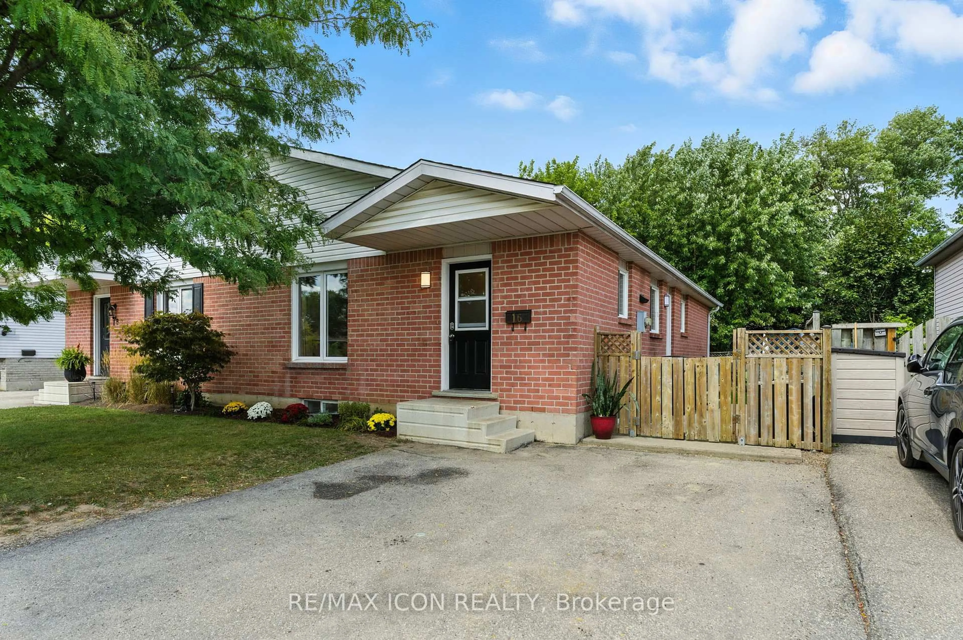 Home with brick exterior material, street for 16 Ivy Cres, Brant Ontario N3L 4A9