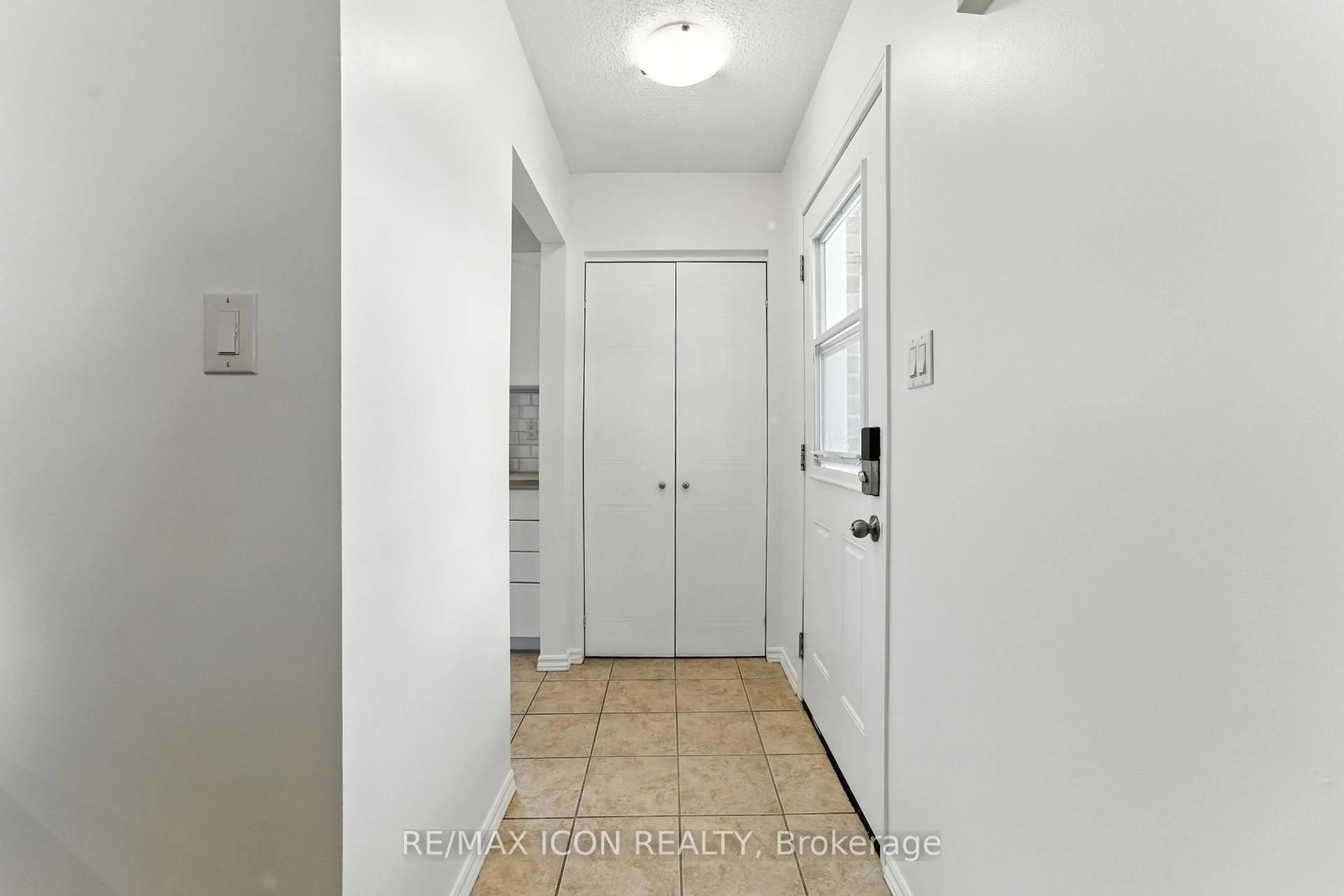 Indoor entryway for 16 Ivy Cres, Brant Ontario N3L 4A9