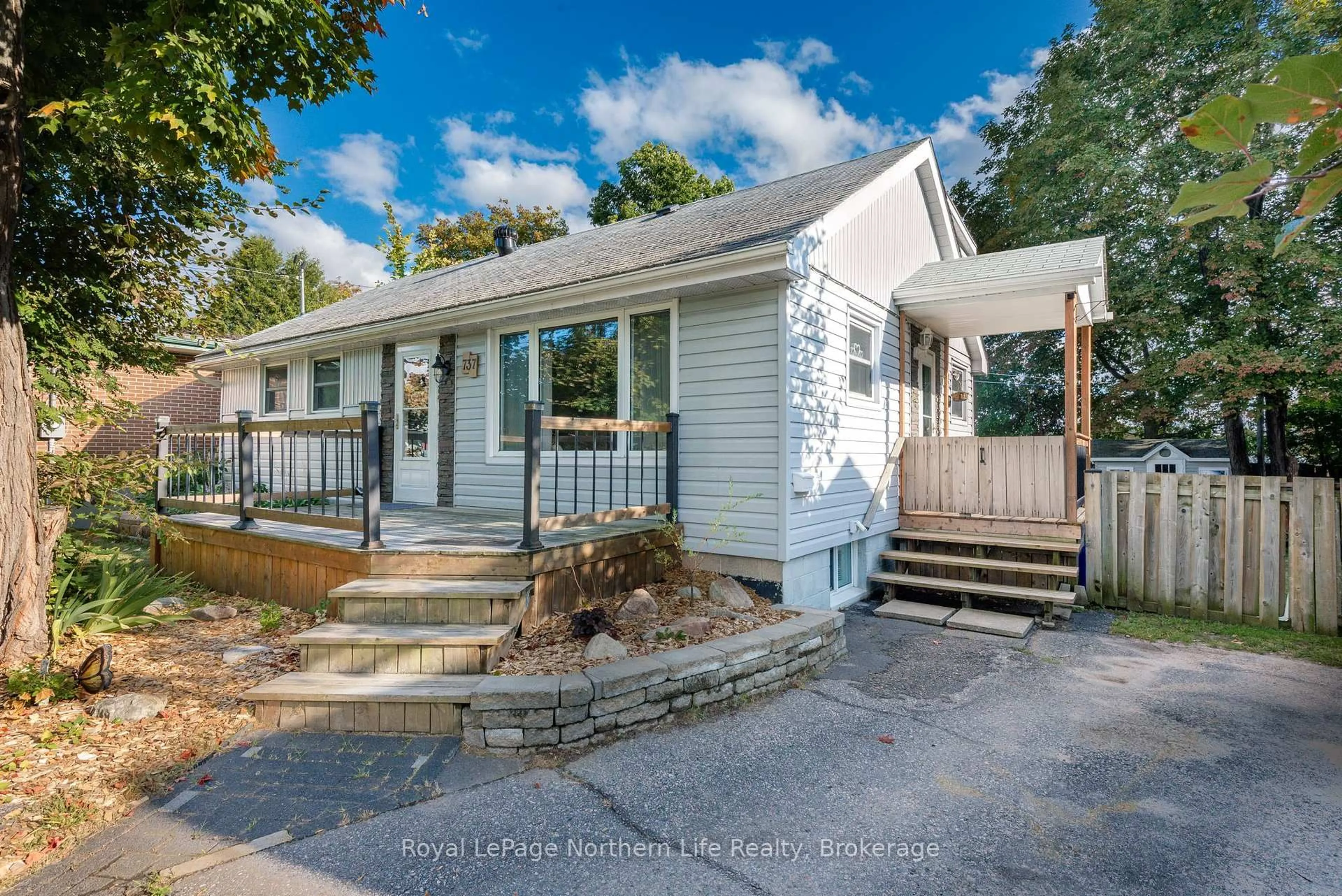 Home with vinyl exterior material, street for 737 Reynolds St, North Bay Ontario P1B 5C5