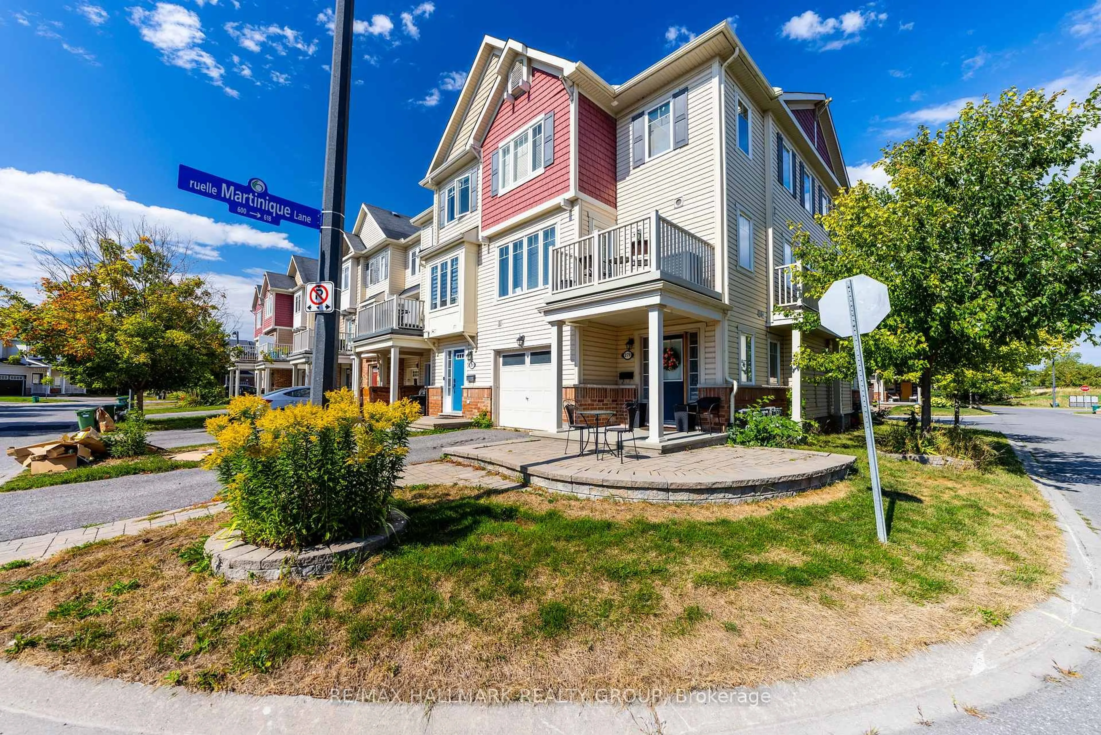 Patio, street for 279 Par-La-Ville Circ, Ottawa Ontario K2S 0M4