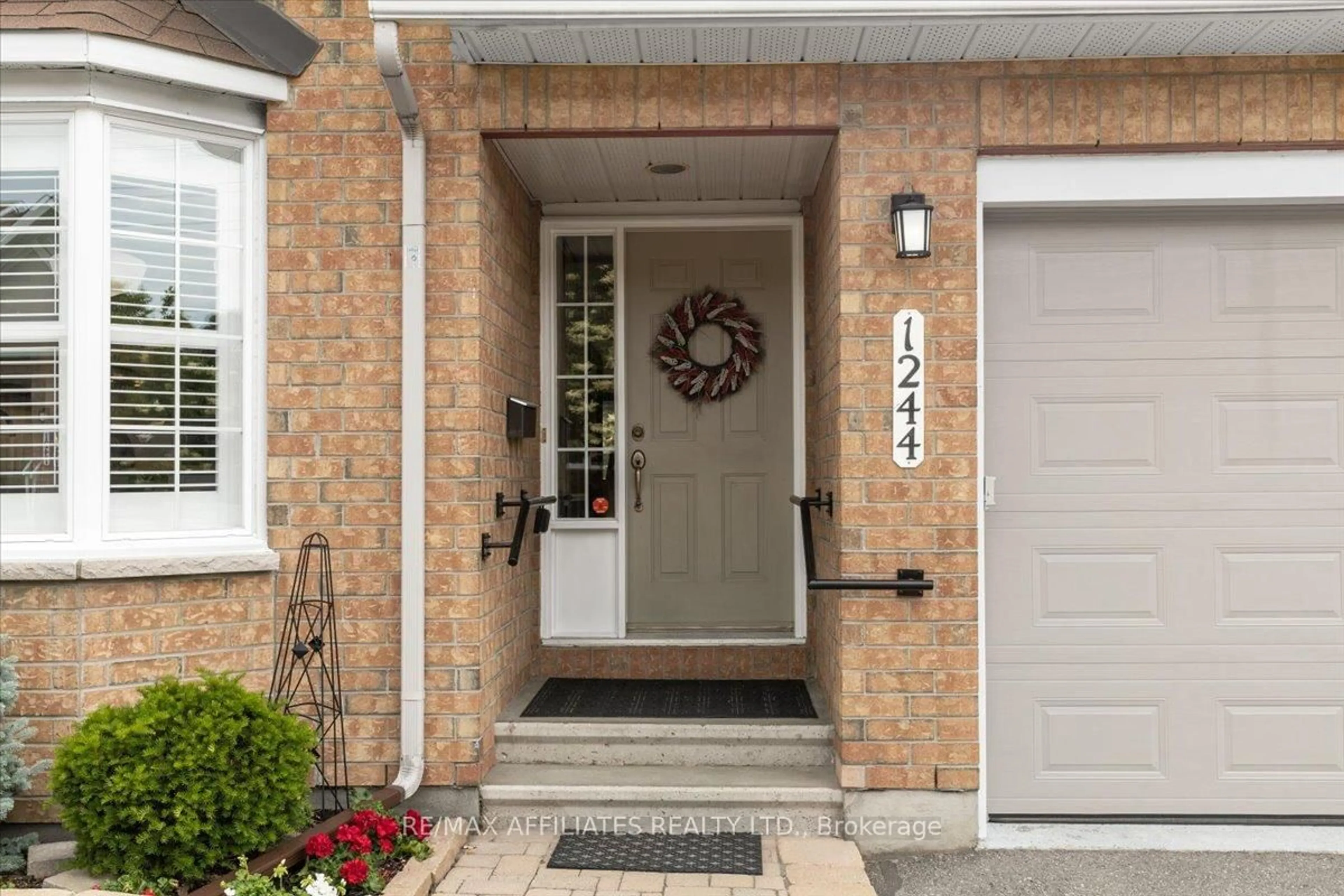 Indoor entryway for 1244 Foxborough Private #-, Ottawa Ontario K1J 1E2
