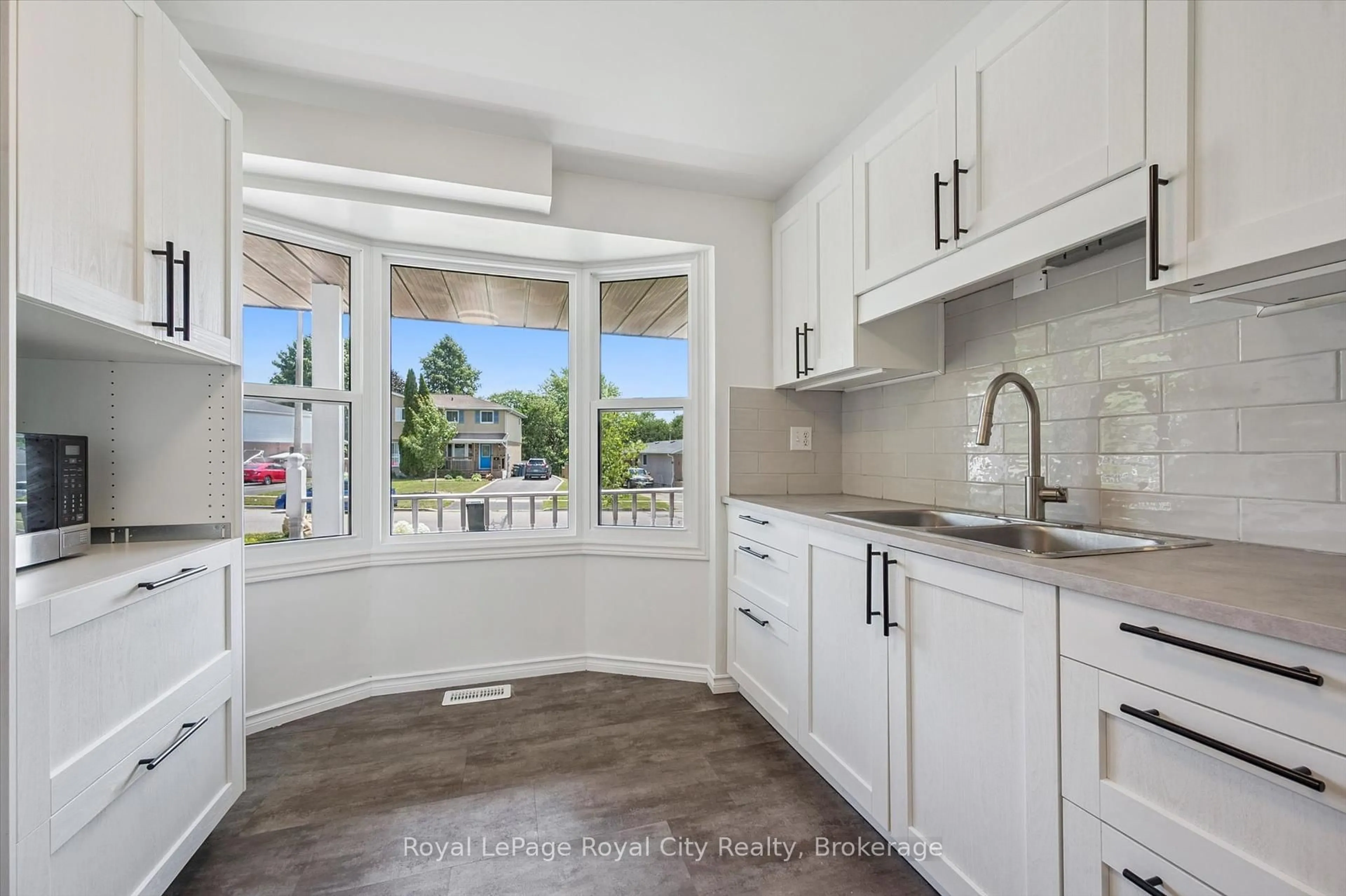 Open concept kitchen, ceramic/tile floor for 30 Leacock Ave, Guelph Ontario N1E 6R1