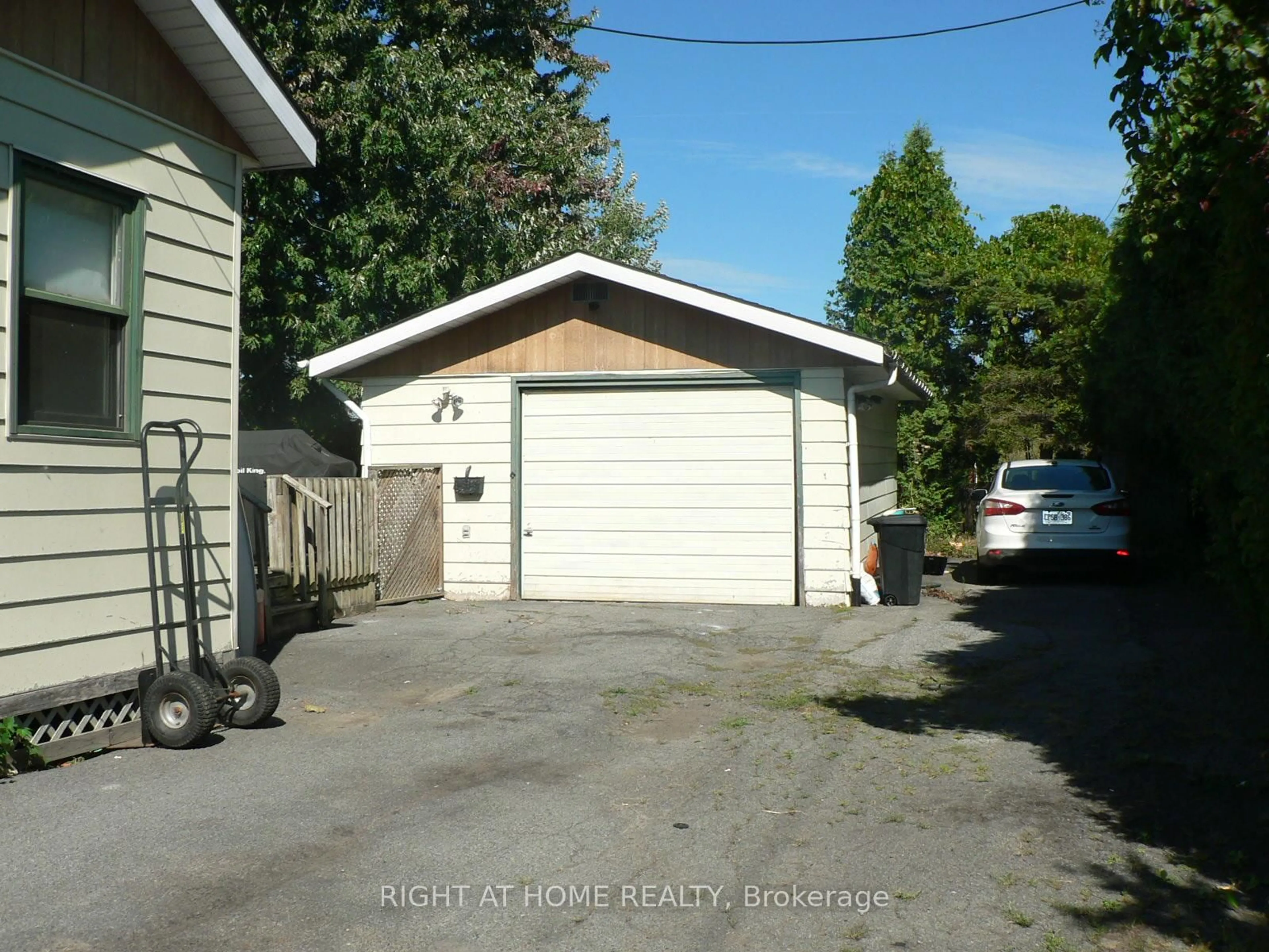 Indoor garage for 79 St Lawrence St, South Stormont Ontario K0C 1M0
