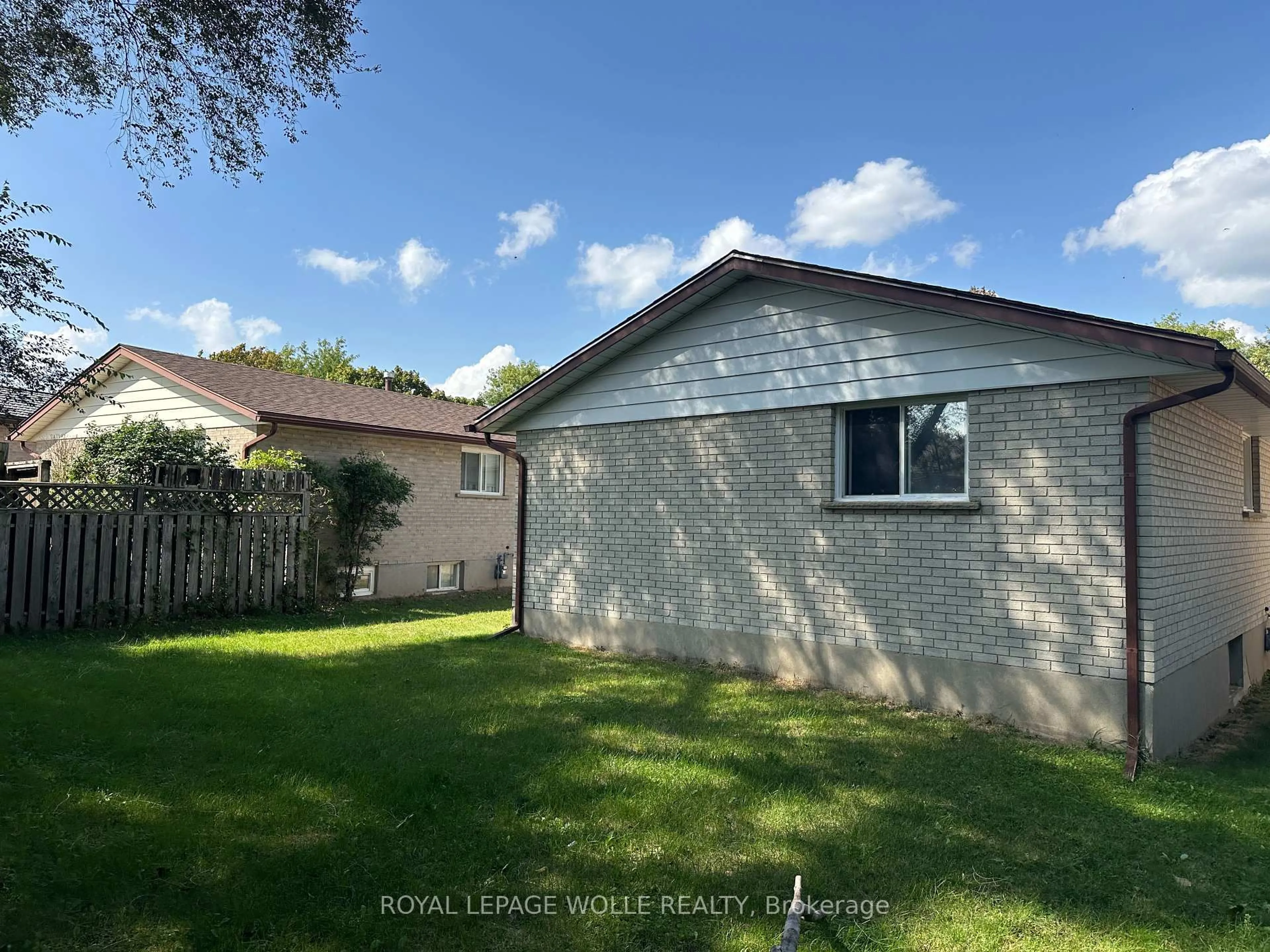 Home with vinyl exterior material, unknown for 328 The Country Way, Kitchener Ontario N2E 2T3