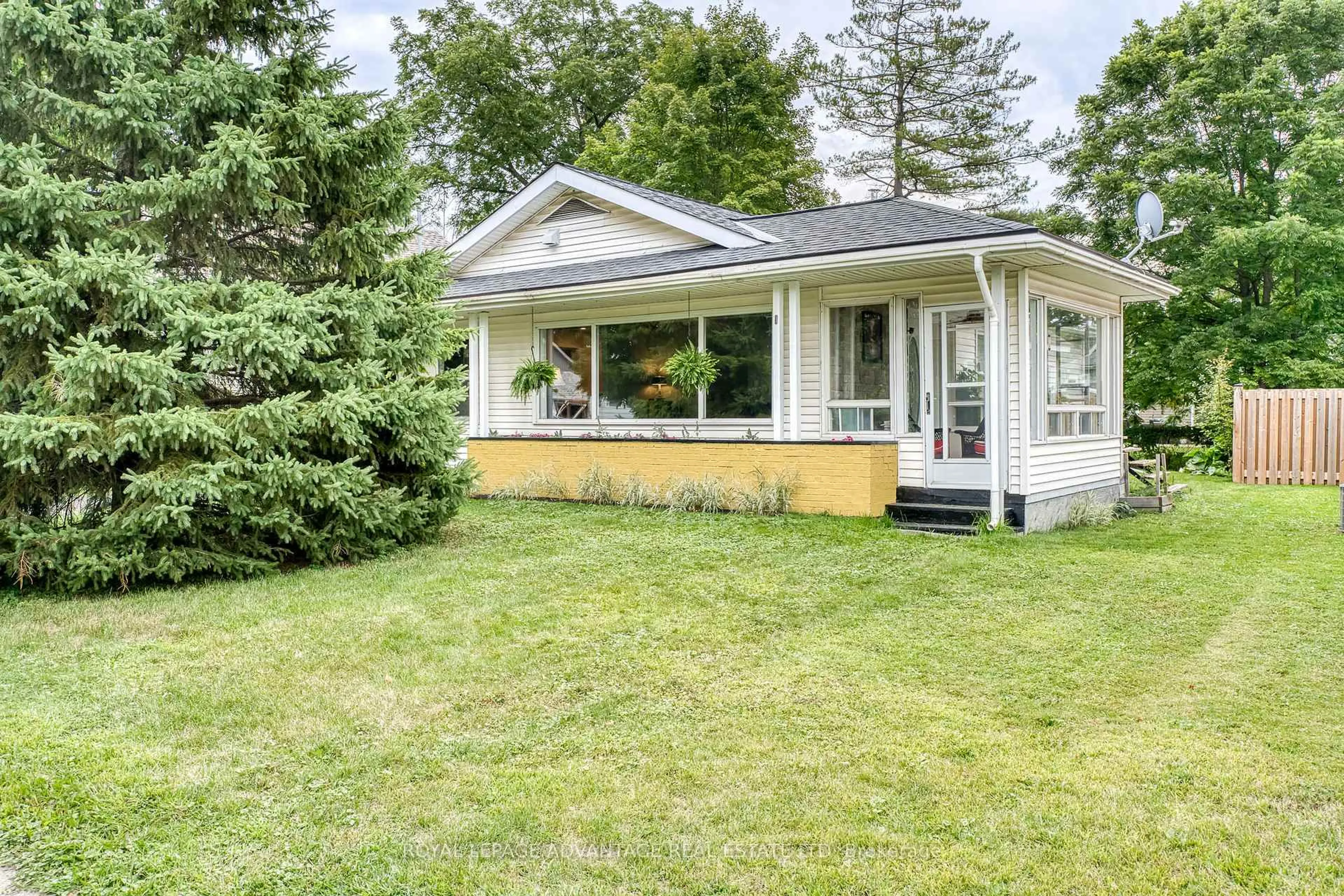 Unknown for 8 George Ave, Perth Ontario K7H 2Y6