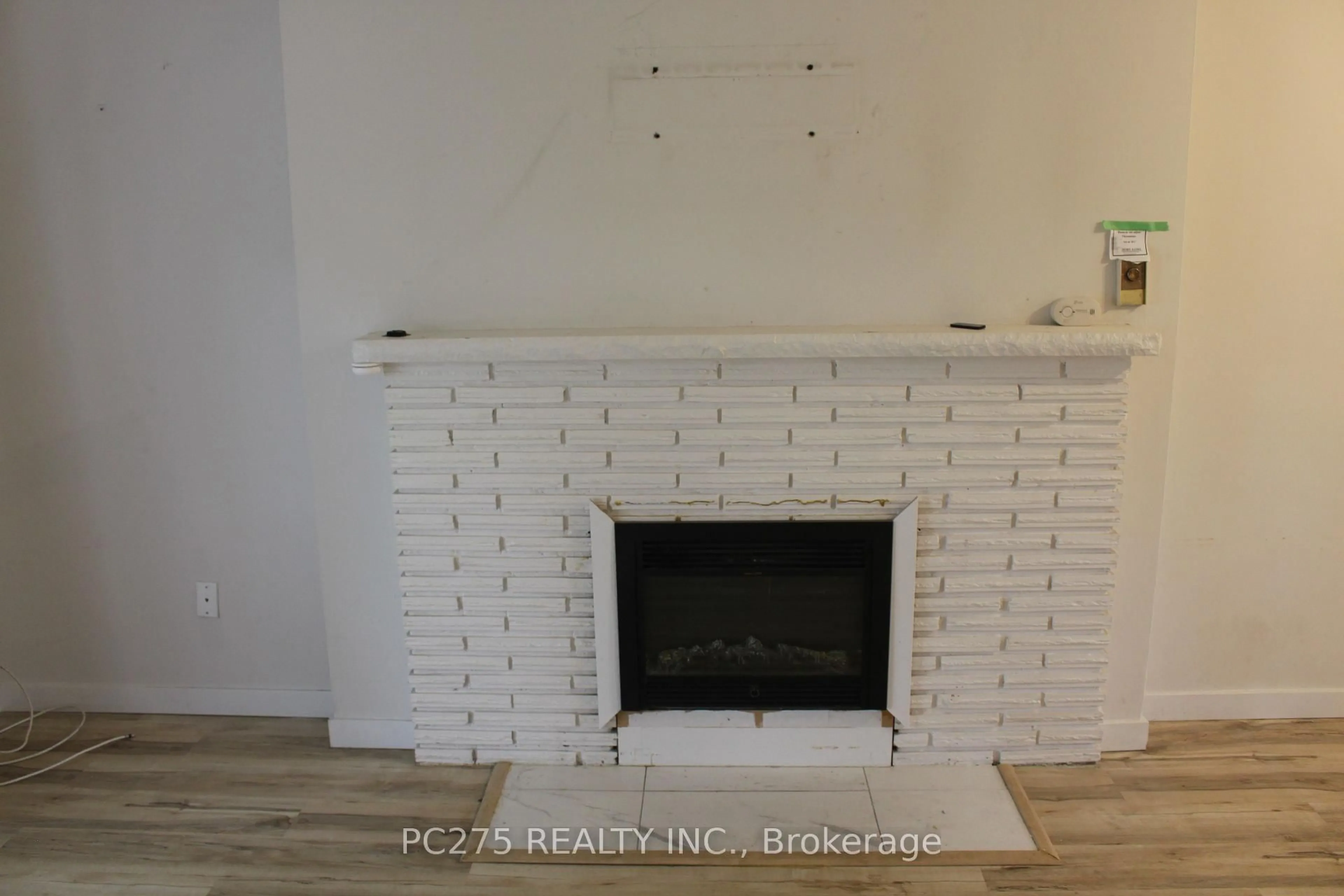 A pic of a room for 1090 Kipps Lane #101, London East Ontario N5Y 1V4