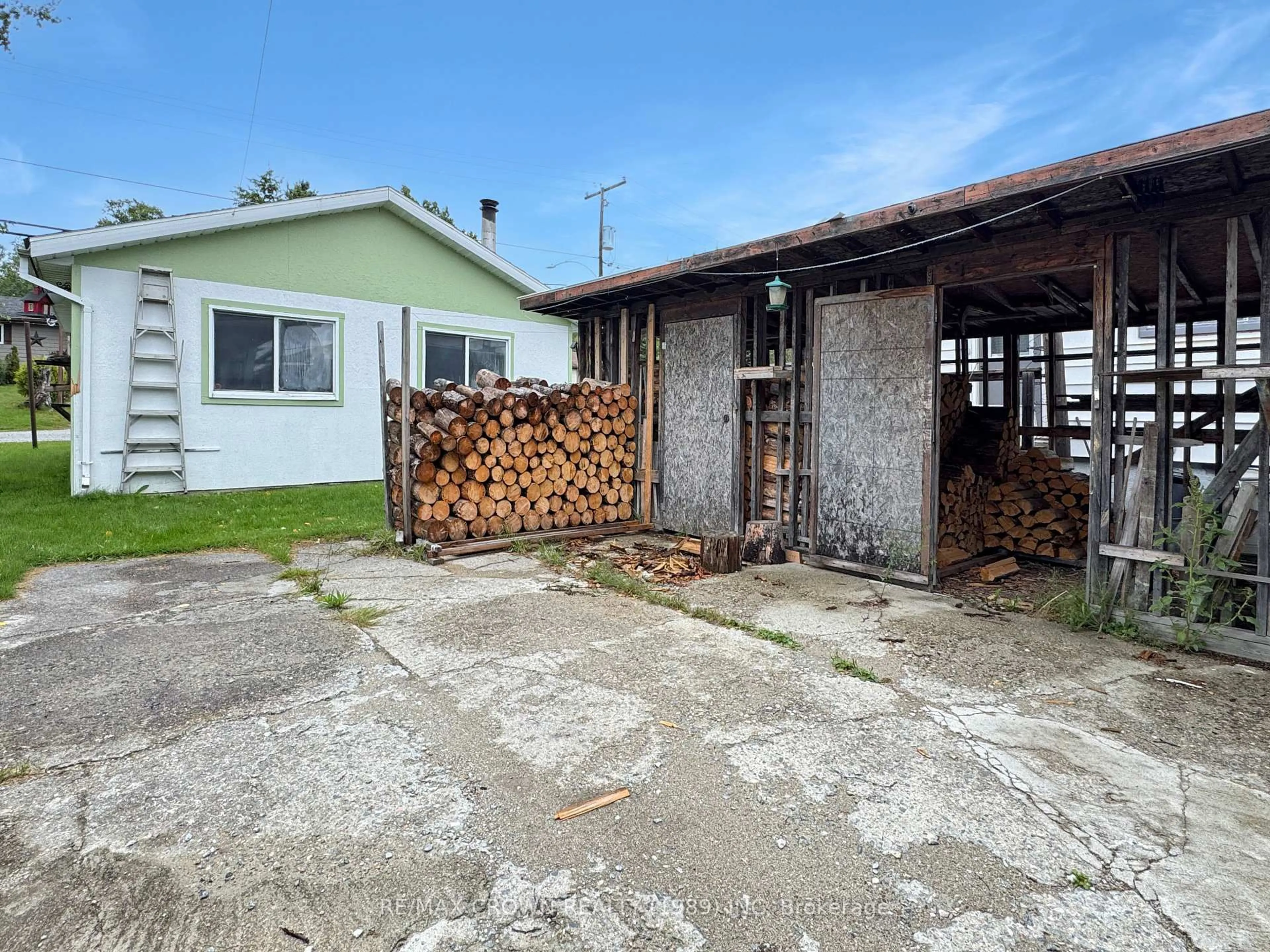 Shed for 84 Ecomadina Ave, Hornepayne Ontario P0M 1Z0