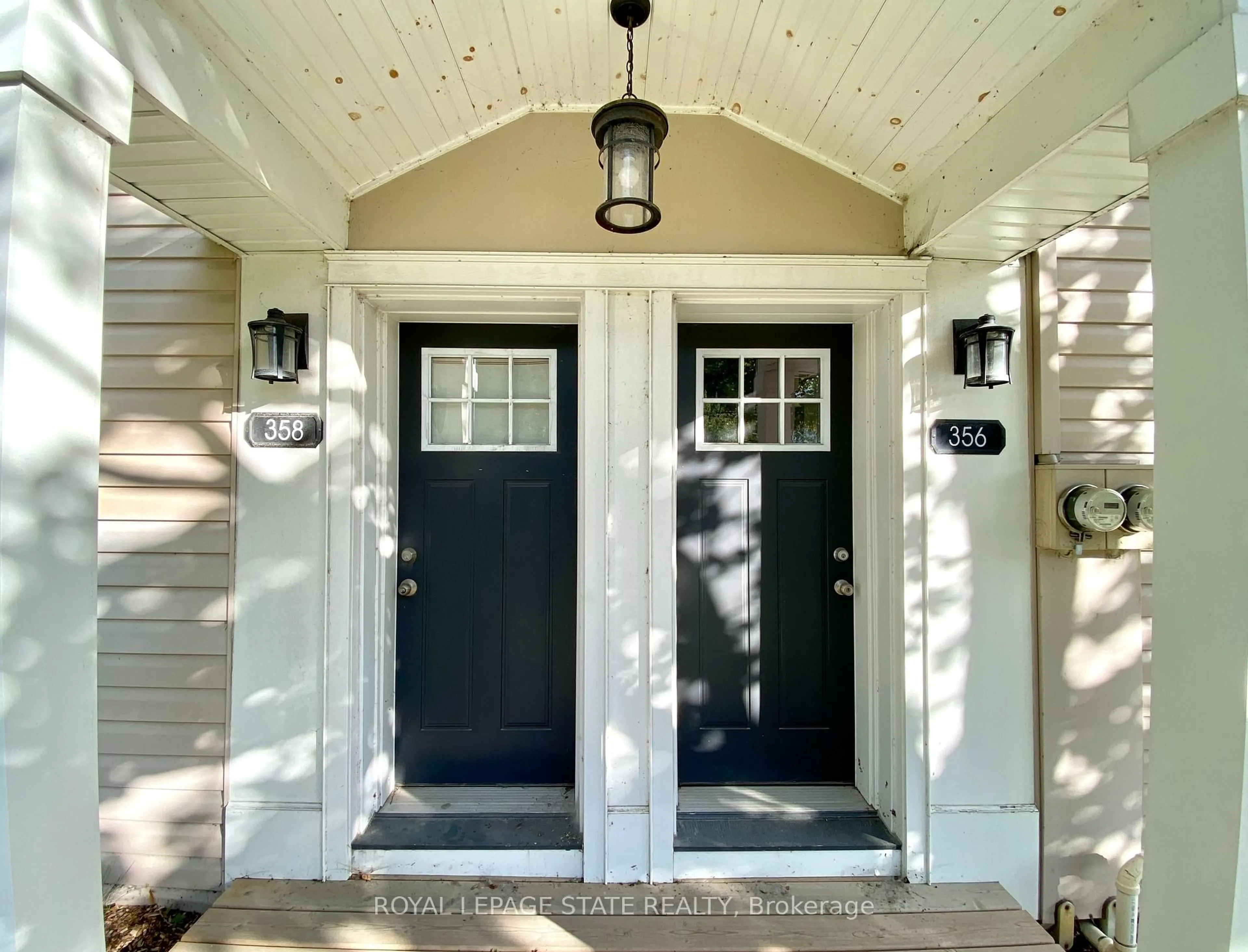 Indoor entryway for 358 Dundas St, Hamilton Ontario L0R 2H1