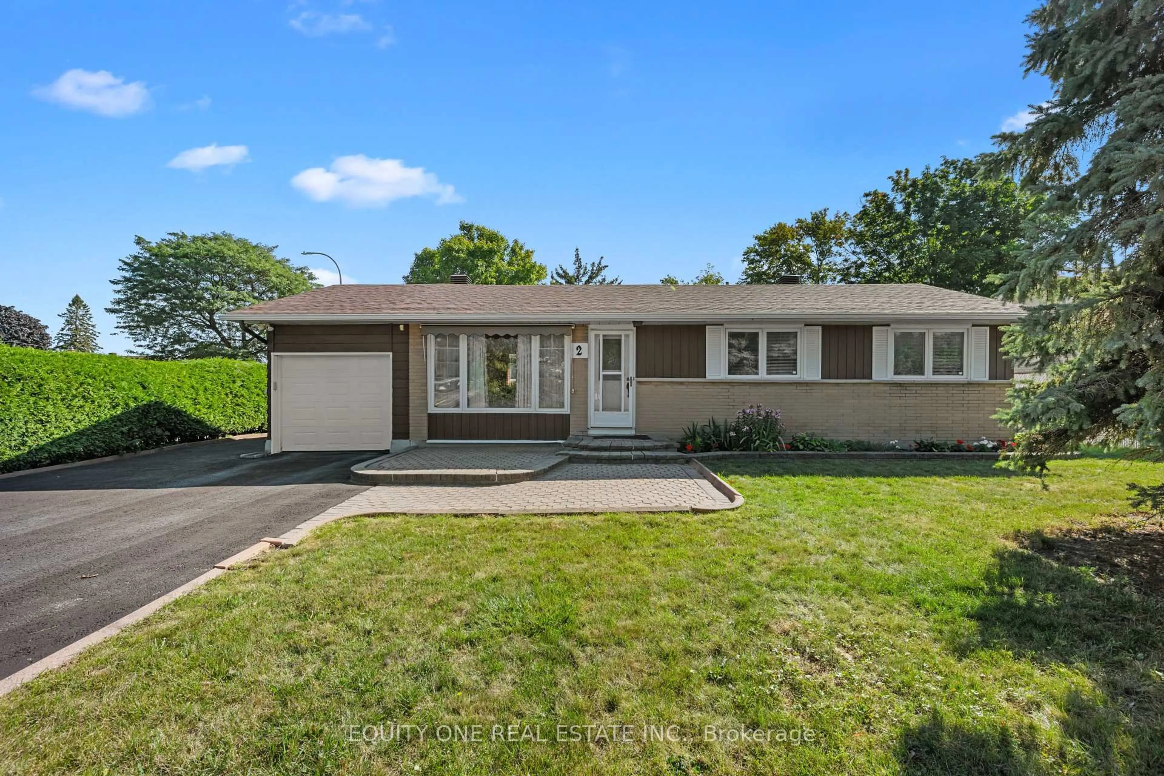 Home with vinyl exterior material, street for 2 Parkside Cres, Ottawa Ontario K2G 3B5
