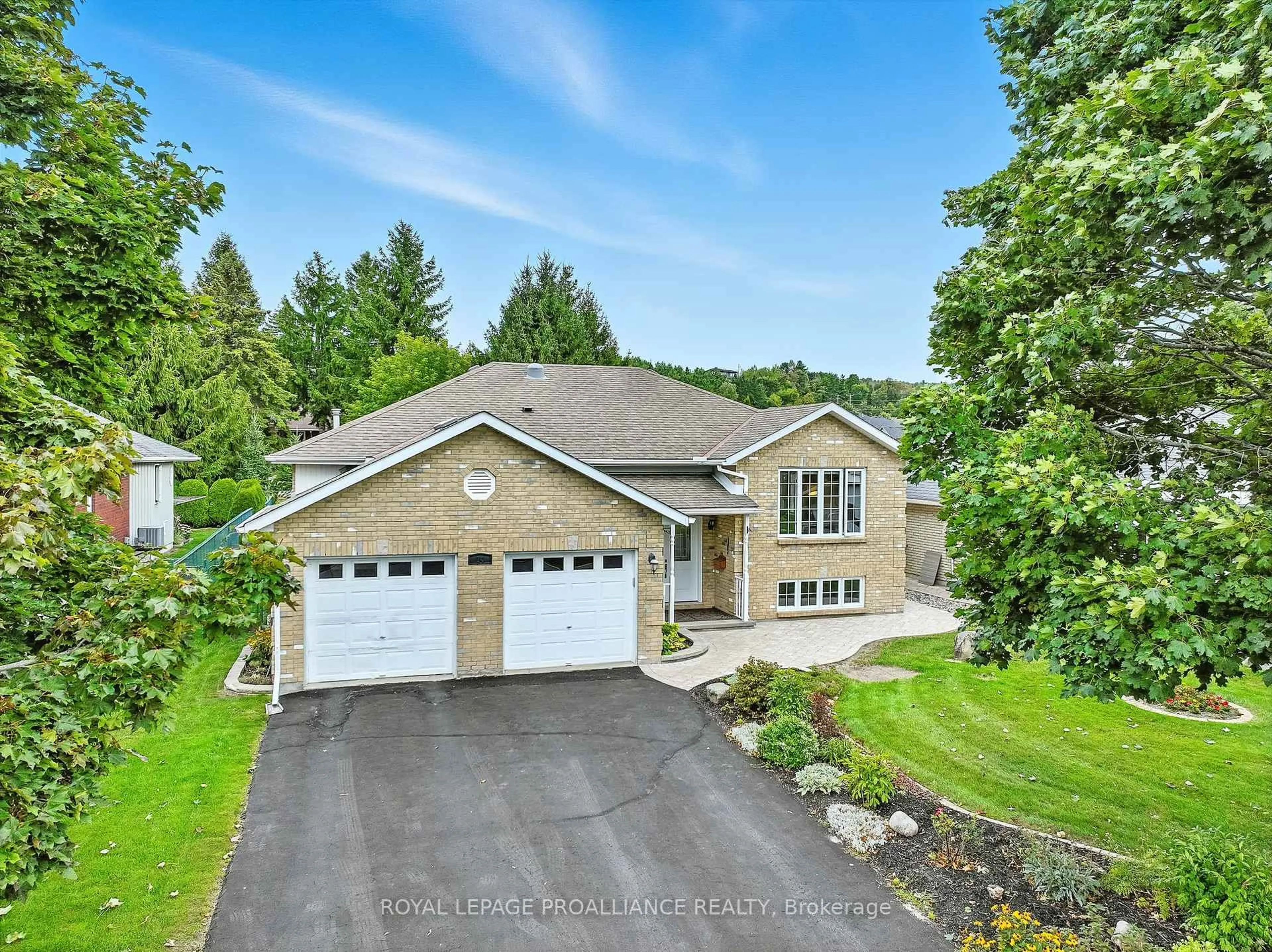 A pic from outside/outdoor area/front of a property/back of a property/a pic from drone, unknown for 14 Daniels Dr, Brighton Ontario K0K 1H0