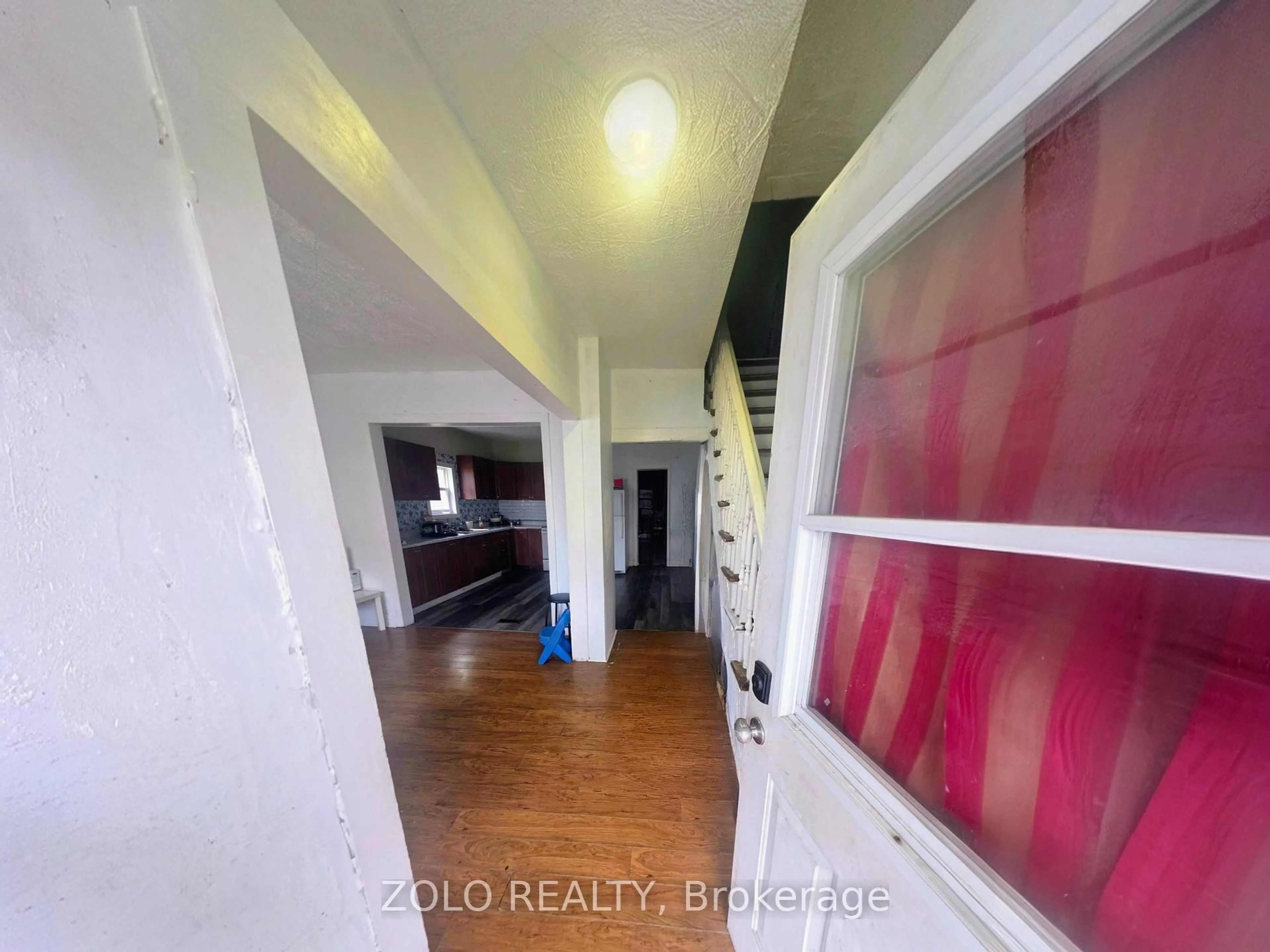 Indoor entryway for 312 Prince Arthur St, Cornwall Ontario K6H 4N9