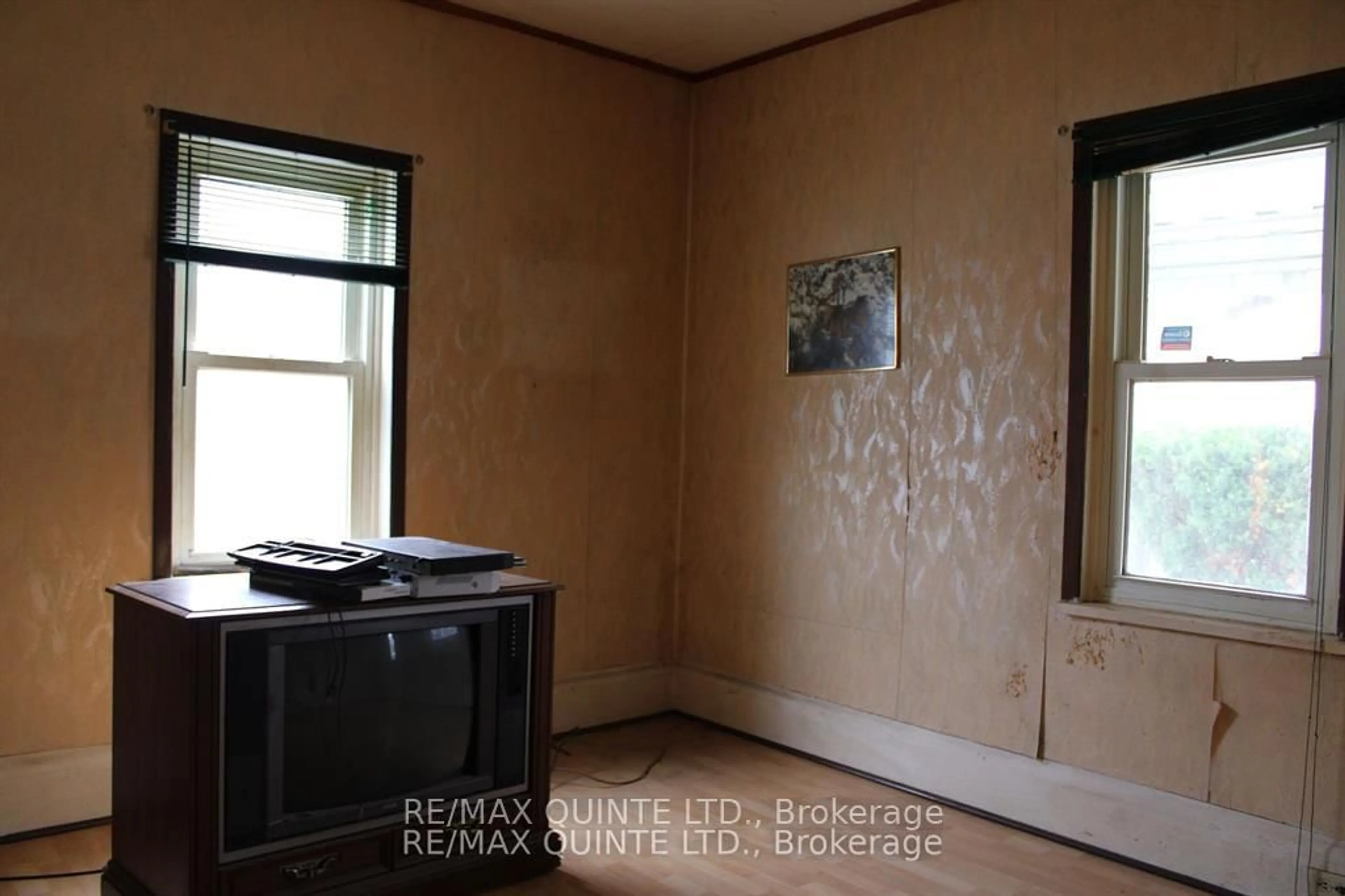 A pic of a room for 10 Terrance St, Quinte West Ontario K8V 2L5