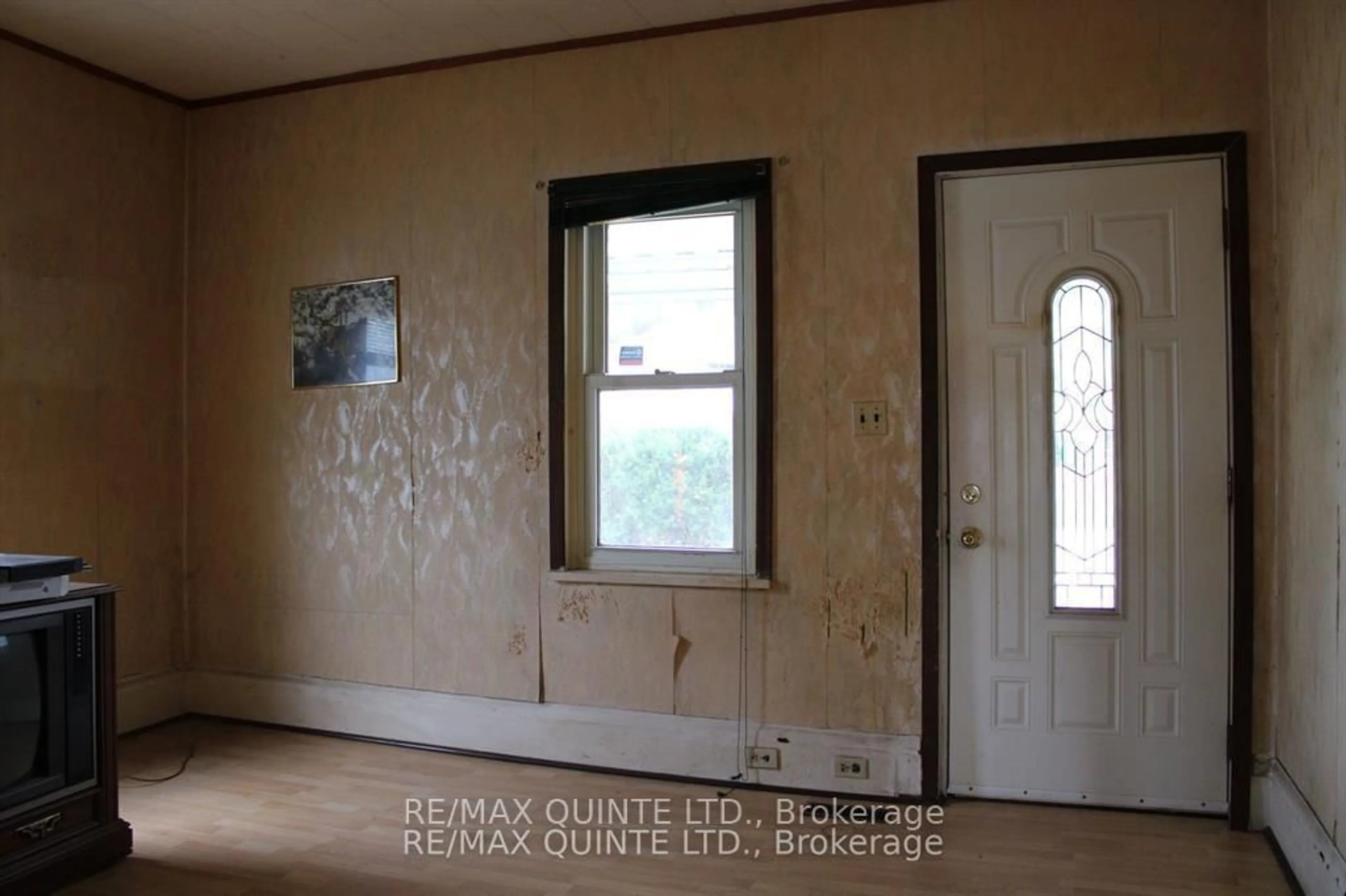 A pic of a room for 10 Terrance St, Quinte West Ontario K8V 2L5