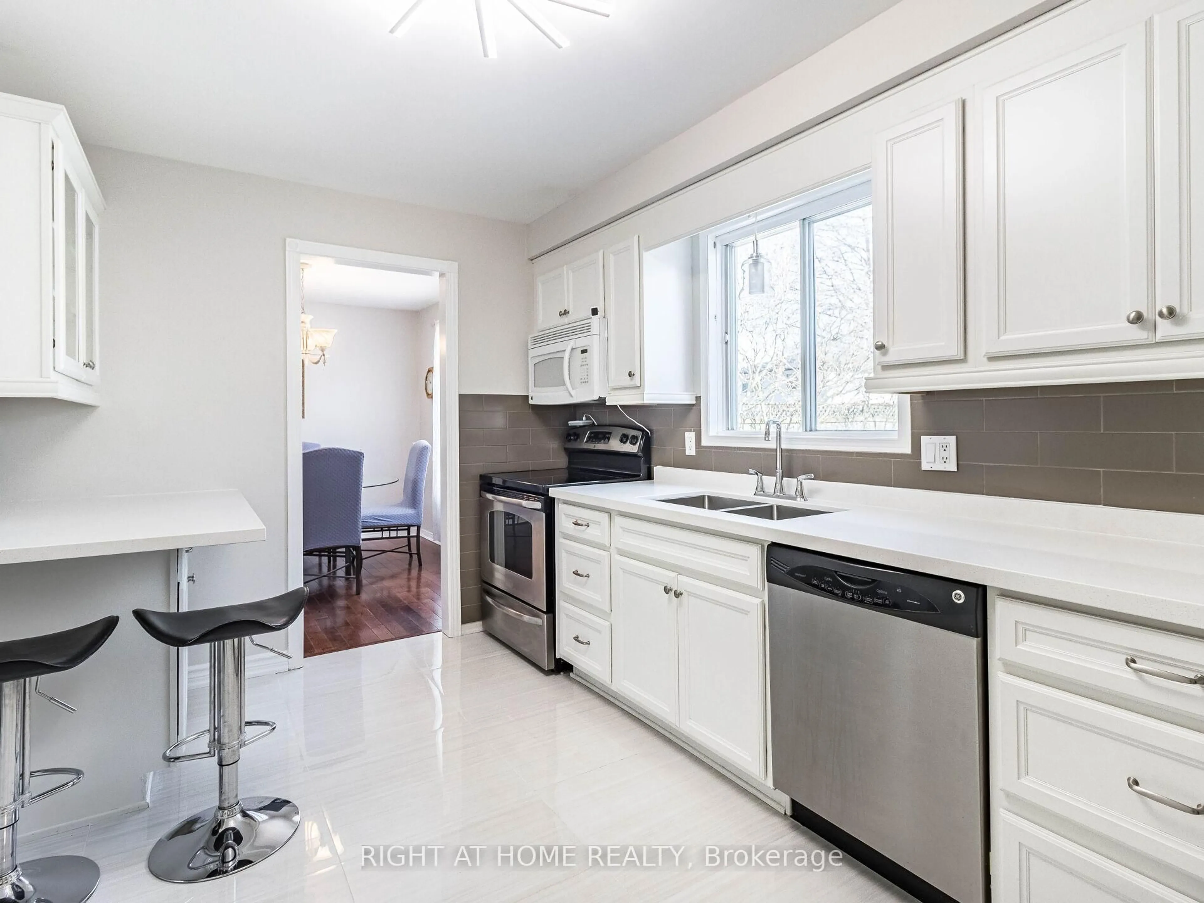 Open concept kitchen, ceramic/tile floor for 24 The Meadows St, St. Catharines Ontario L2N 7L1