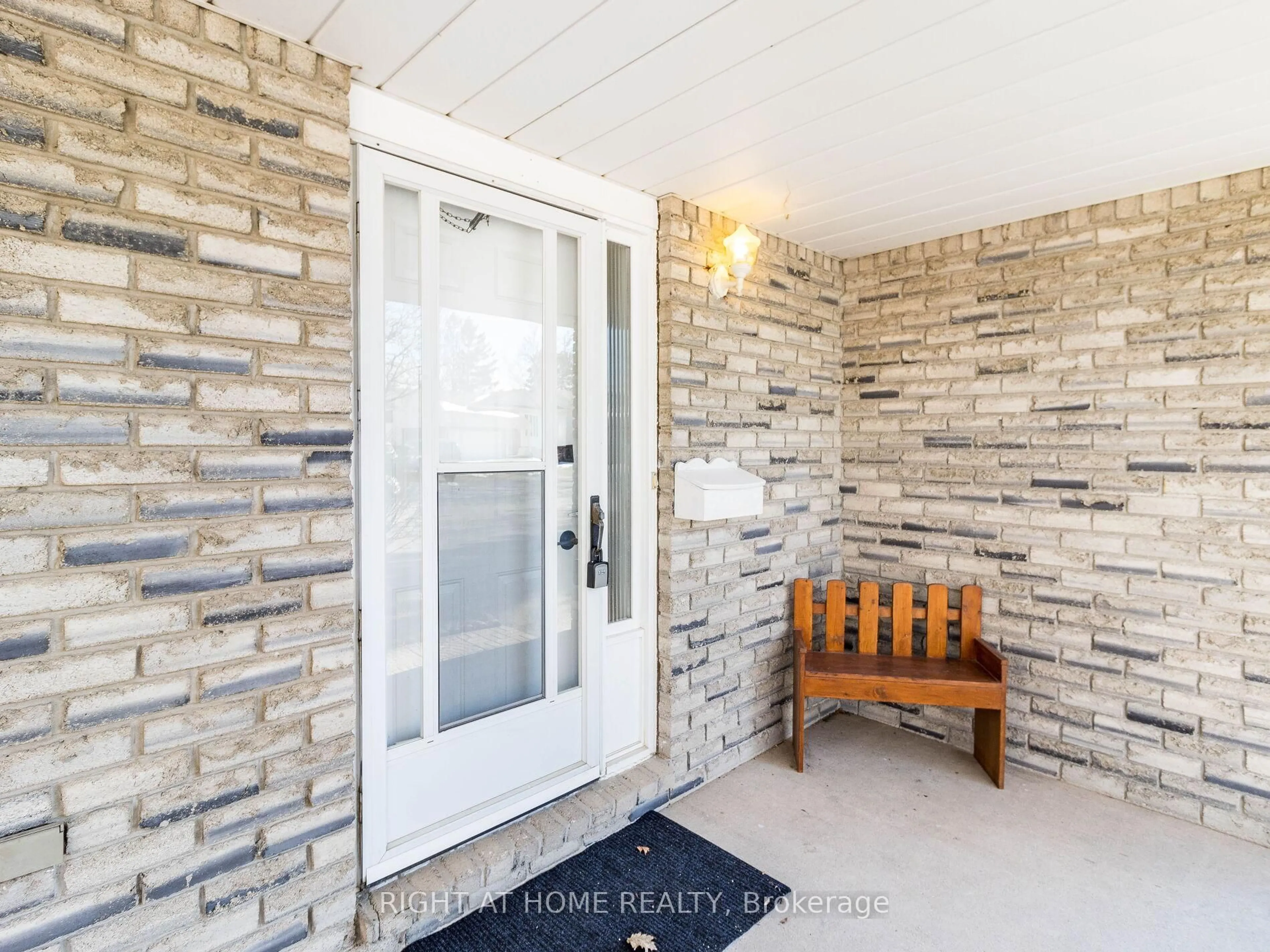 Indoor entryway for 24 The Meadows St, St. Catharines Ontario L2N 7L1