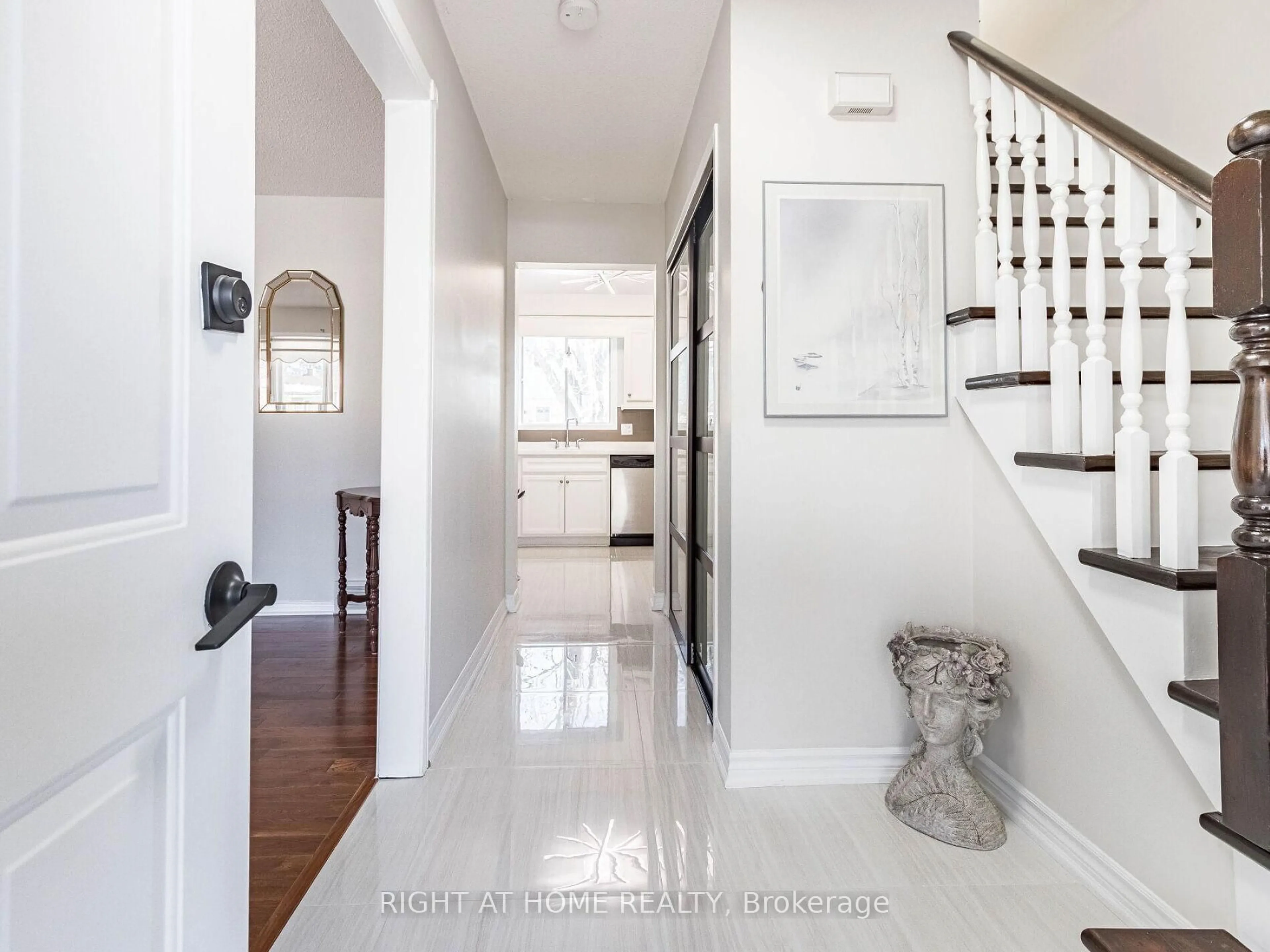 Indoor entryway for 24 The Meadows St, St. Catharines Ontario L2N 7L1