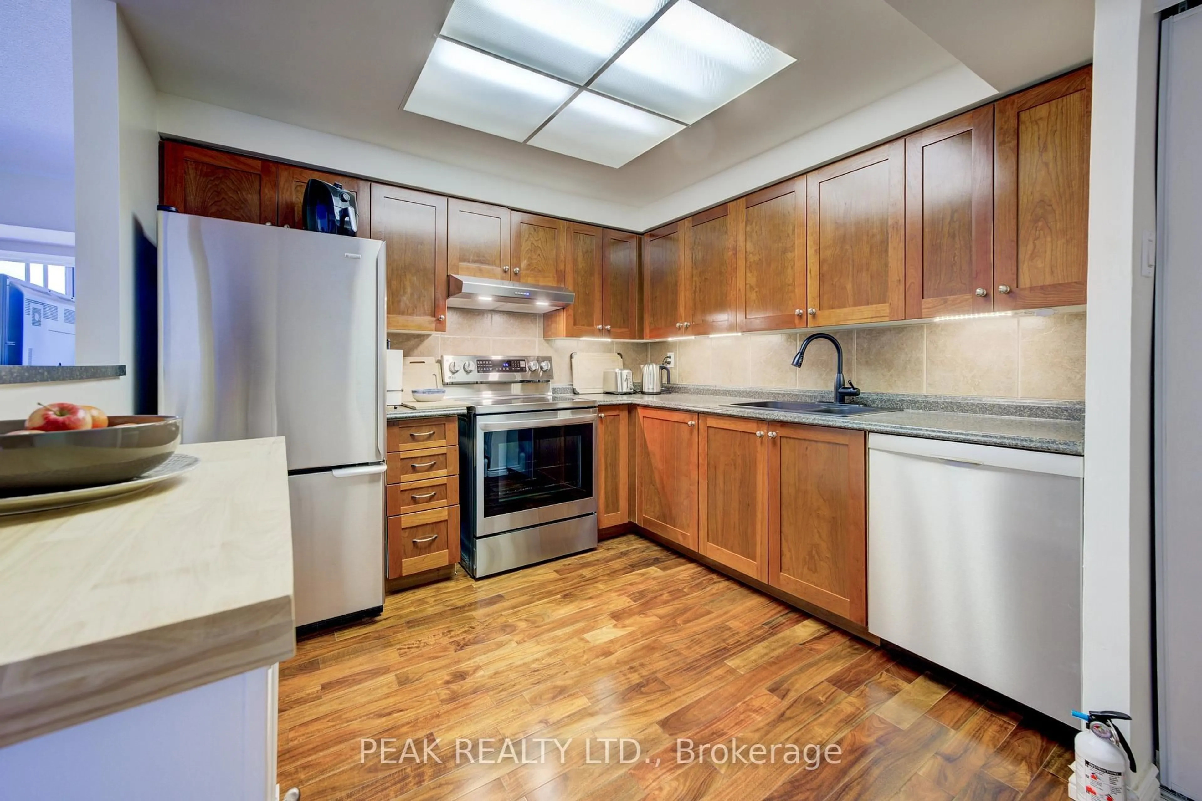 Standard kitchen, unknown for 265 Westcourt Dr #509, Waterloo Ontario N2L 6E4