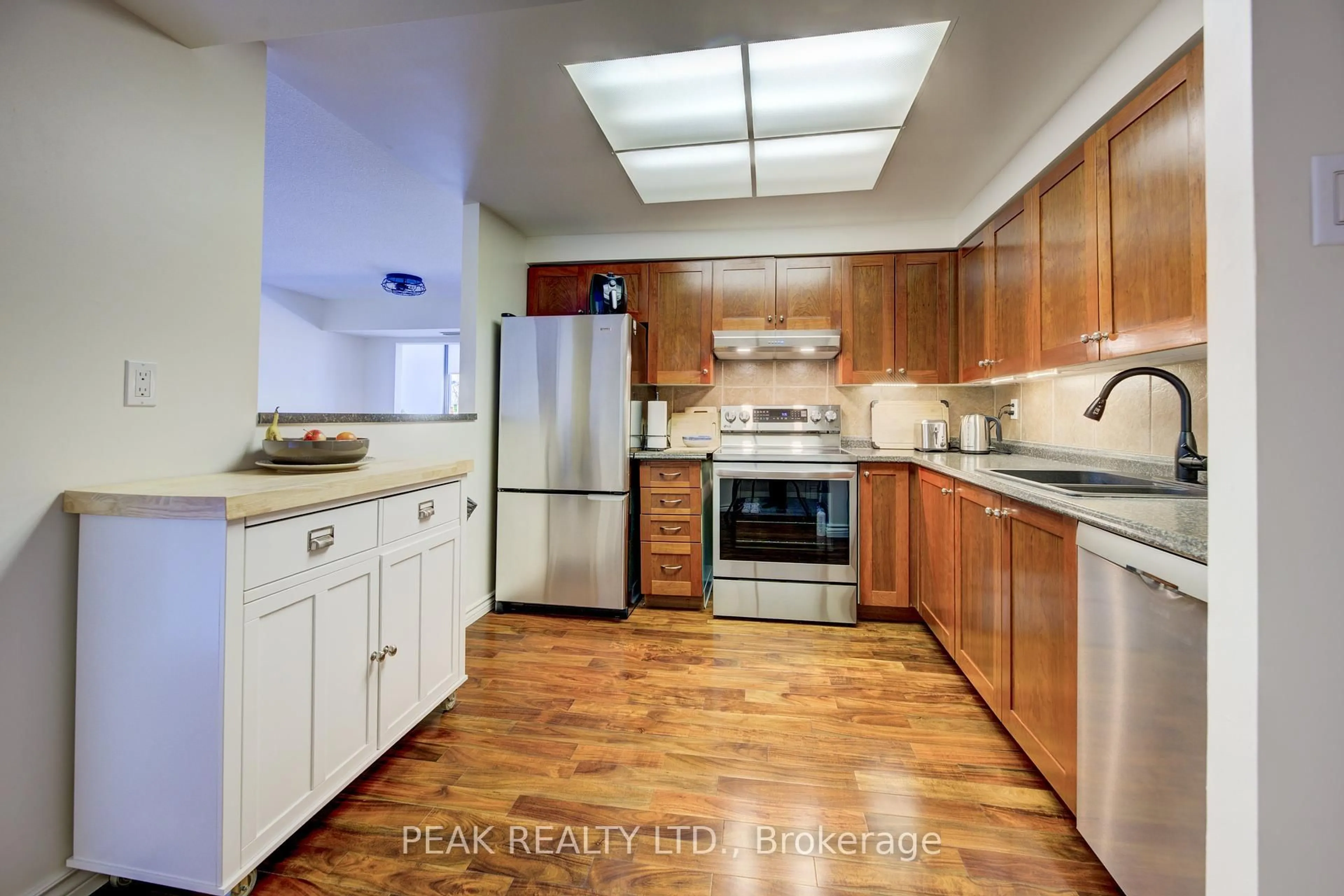 Standard kitchen, unknown for 265 Westcourt Dr #509, Waterloo Ontario N2L 6E4