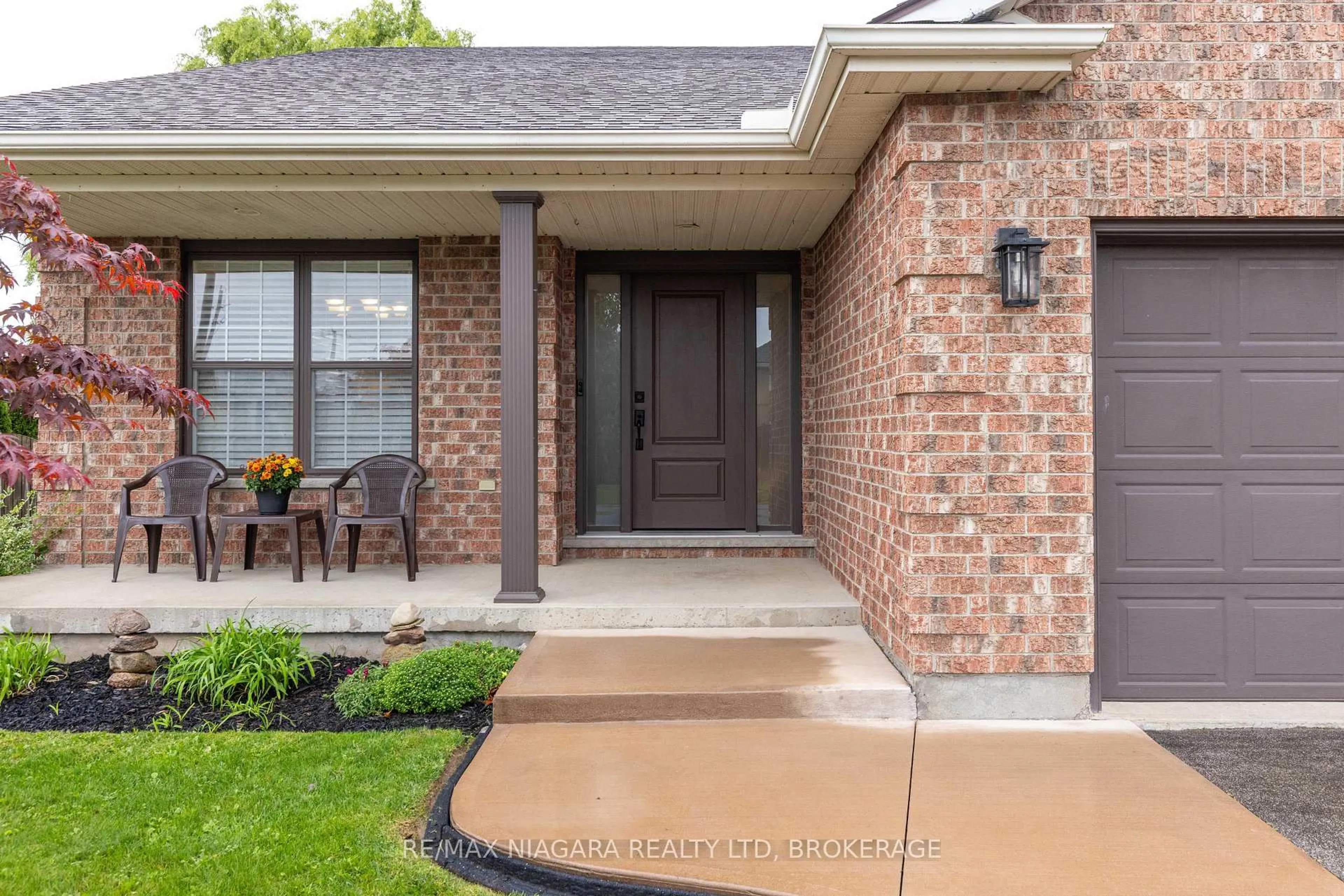 Home with brick exterior material, street for 7229 Parkside Rd, Niagara Falls Ontario L2H 3K1