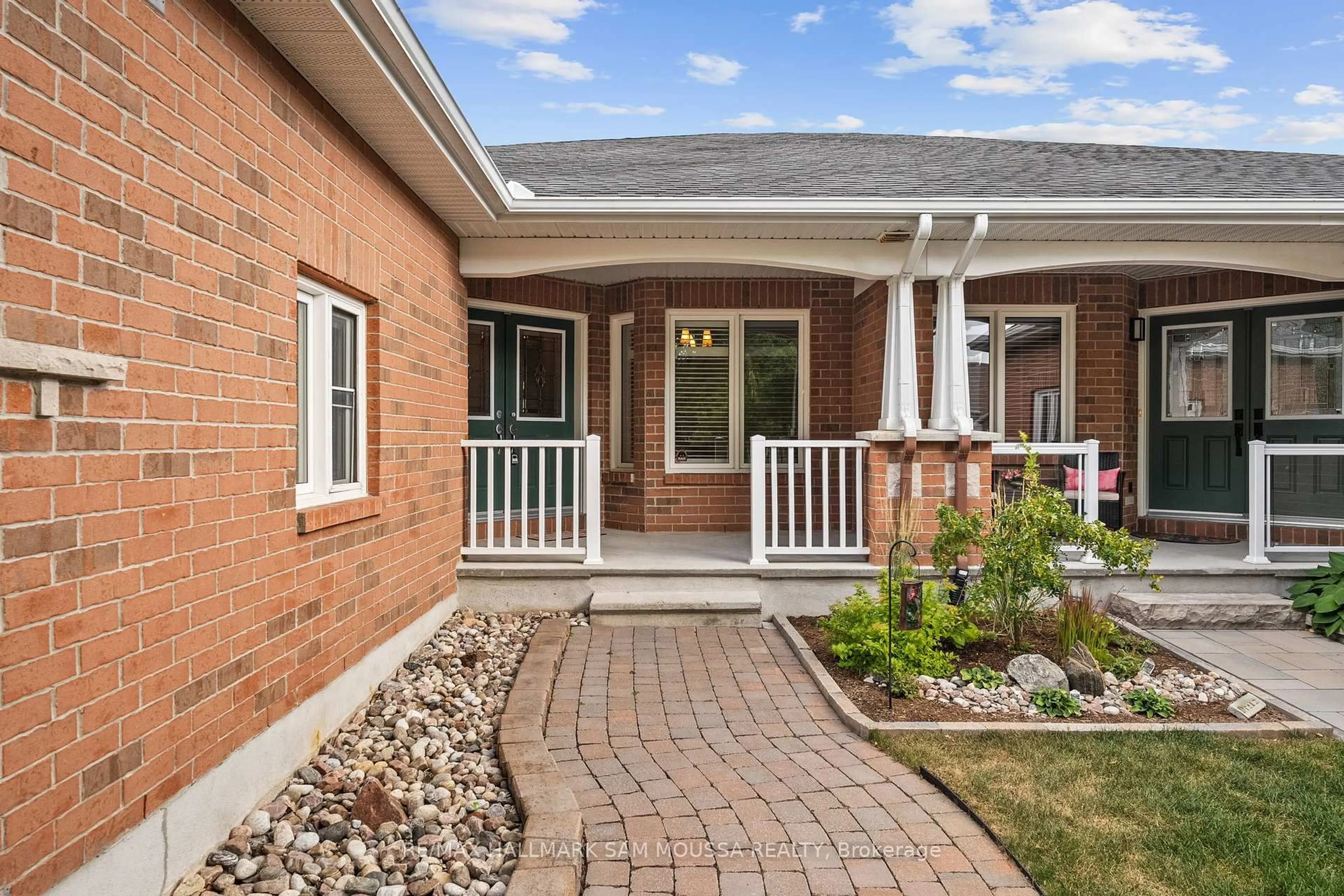 Home with brick exterior material, street for 172 Granite Crt, Ottawa Ontario K2M 0A3