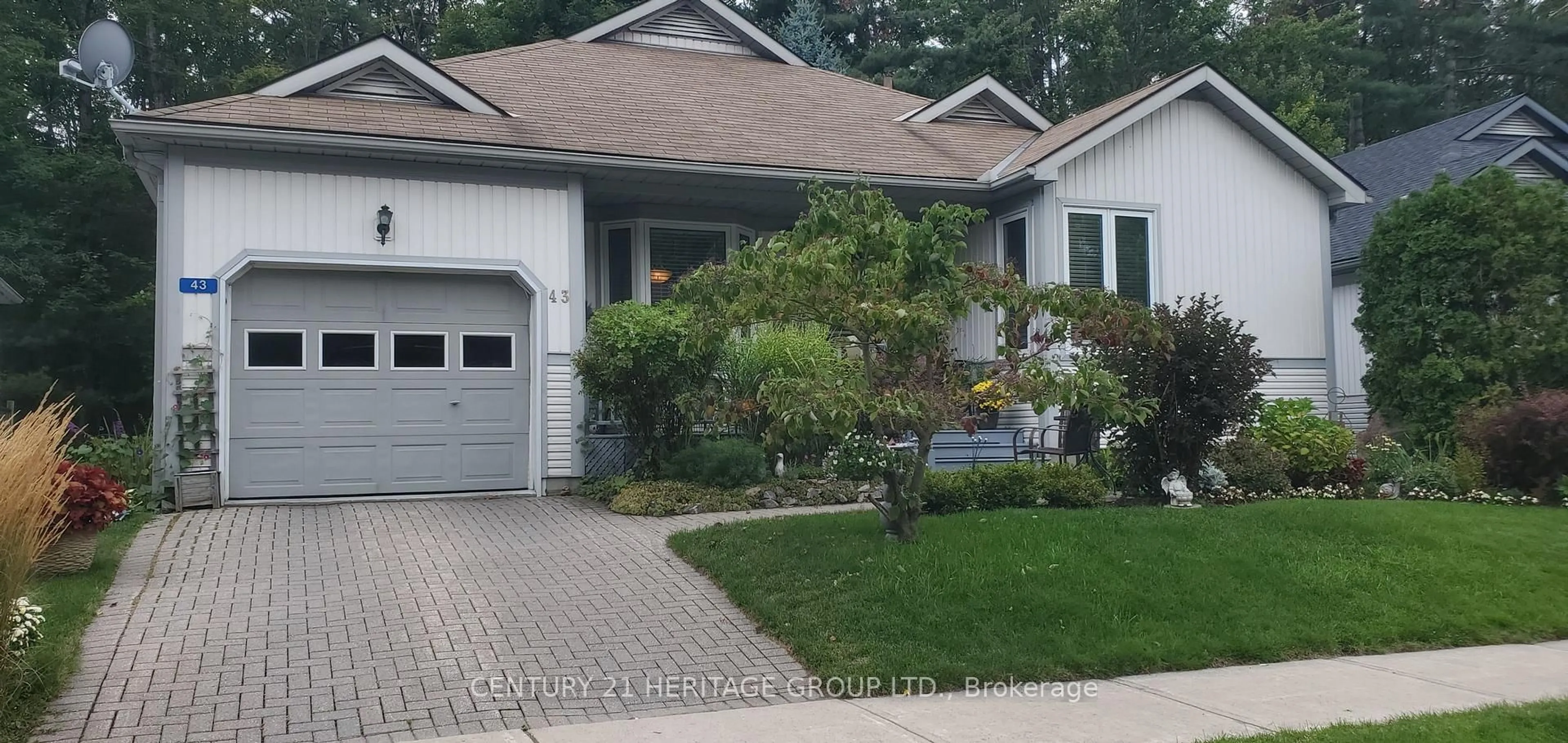 Home with vinyl exterior material, street for 43 Pineridge Gate, Gravenhurst Ontario P1P 1Y4