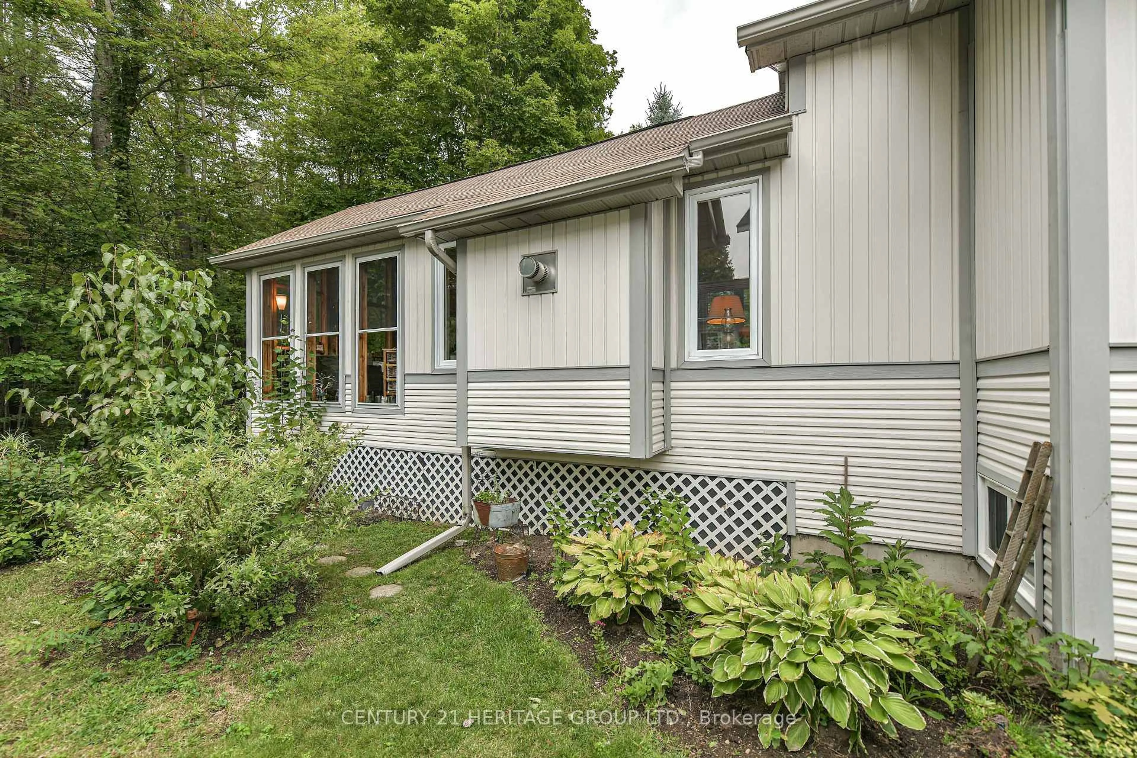 Home with vinyl exterior material, street for 43 Pineridge Gate, Gravenhurst Ontario P1P 1Y4