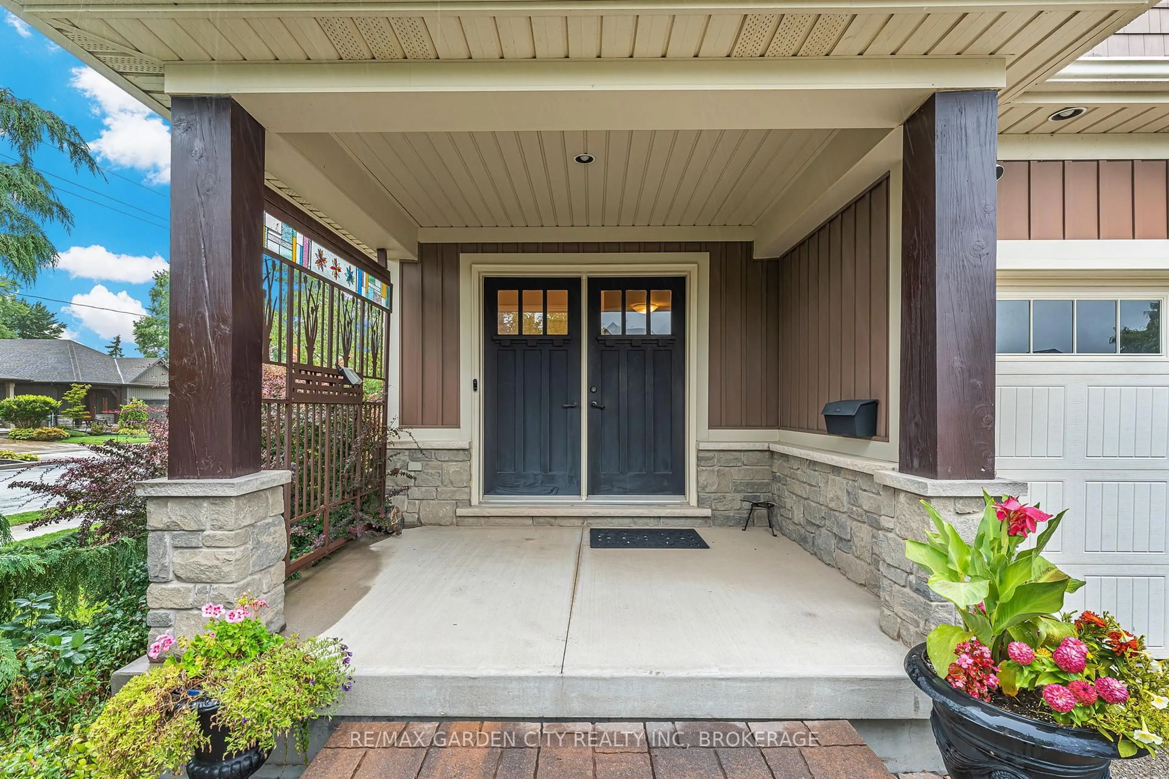 Indoor entryway for 564 GAISER Rd, Welland Ontario L3C 0B9