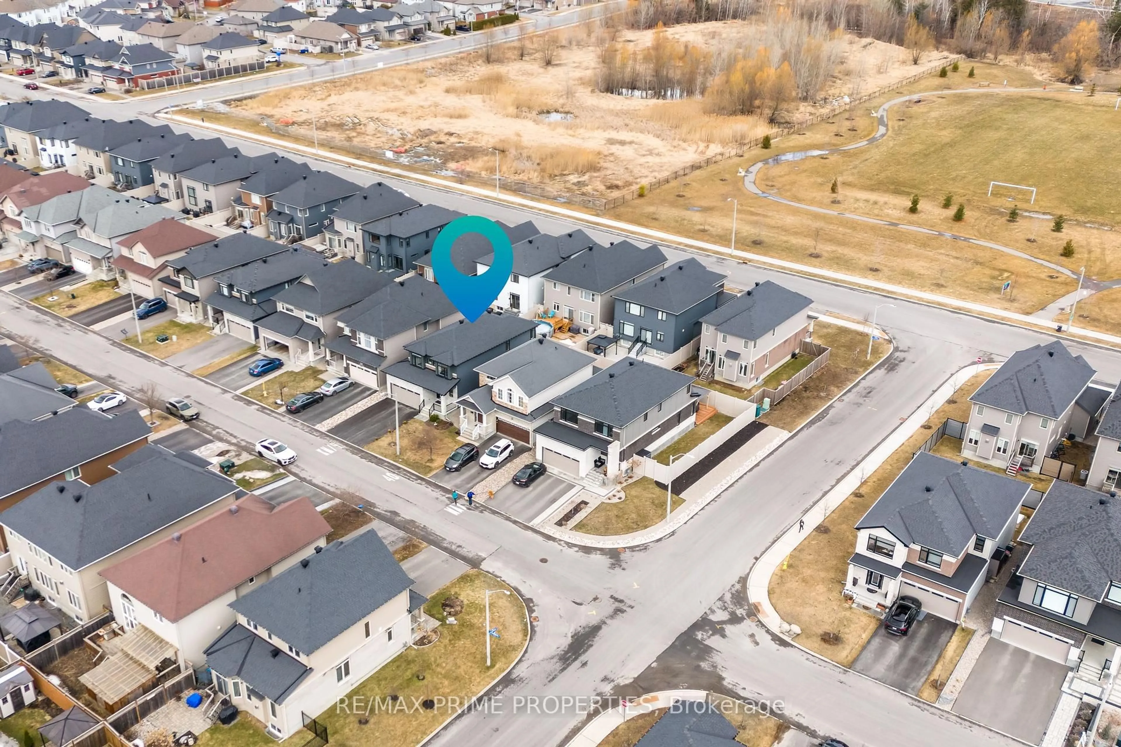 A pic from outside/outdoor area/front of a property/back of a property/a pic from drone, street for 249 Fountainhead Dr, Ottawa Ontario K1W 0H4