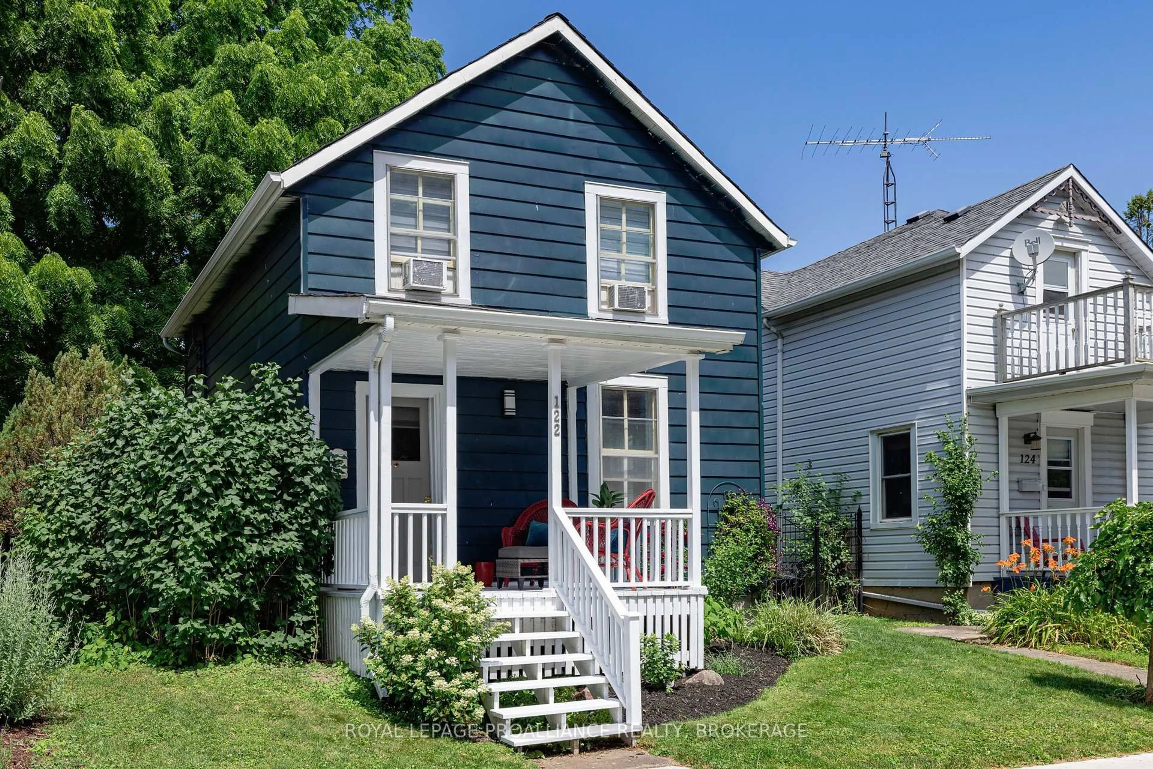 Home with vinyl exterior material, street for 122 South St, Gananoque Ontario K7G 1A2