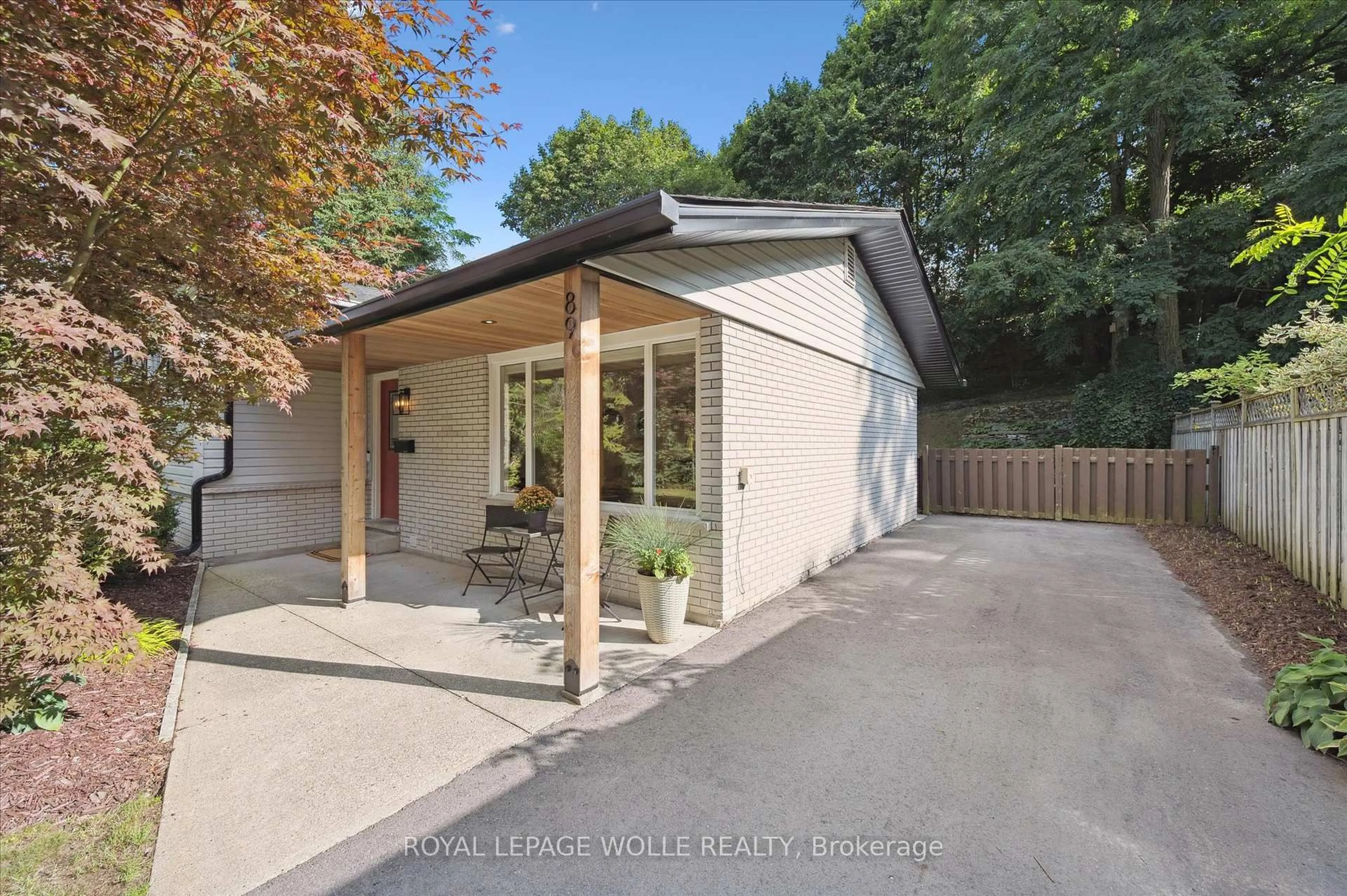 A pic from outside/outdoor area/front of a property/back of a property/a pic from drone, street for 89 Mayfield Ave, Waterloo Ontario N2J 3R9