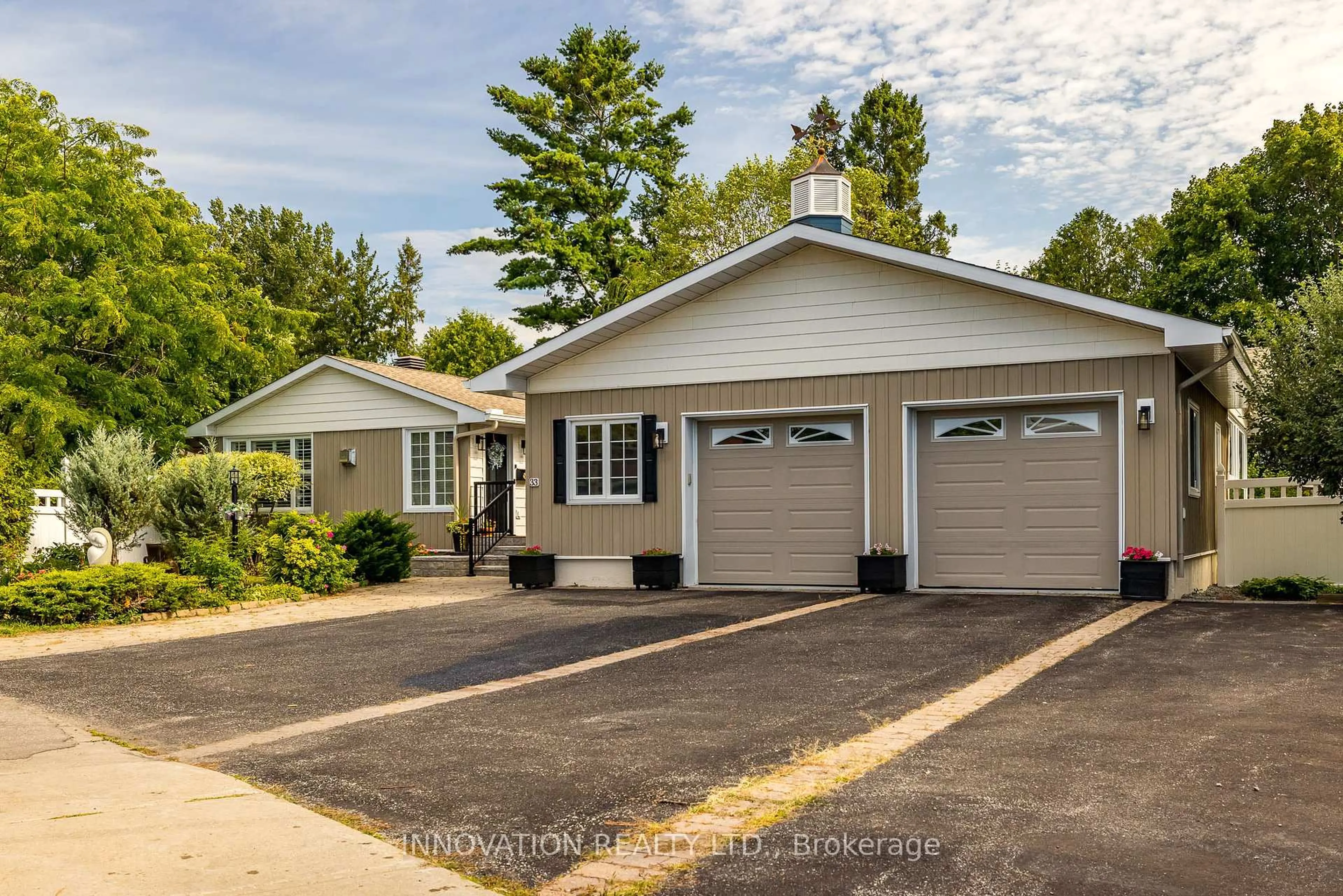 Home with vinyl exterior material, street for 33 Arnold Dr, Ottawa Ontario K2H 6V8