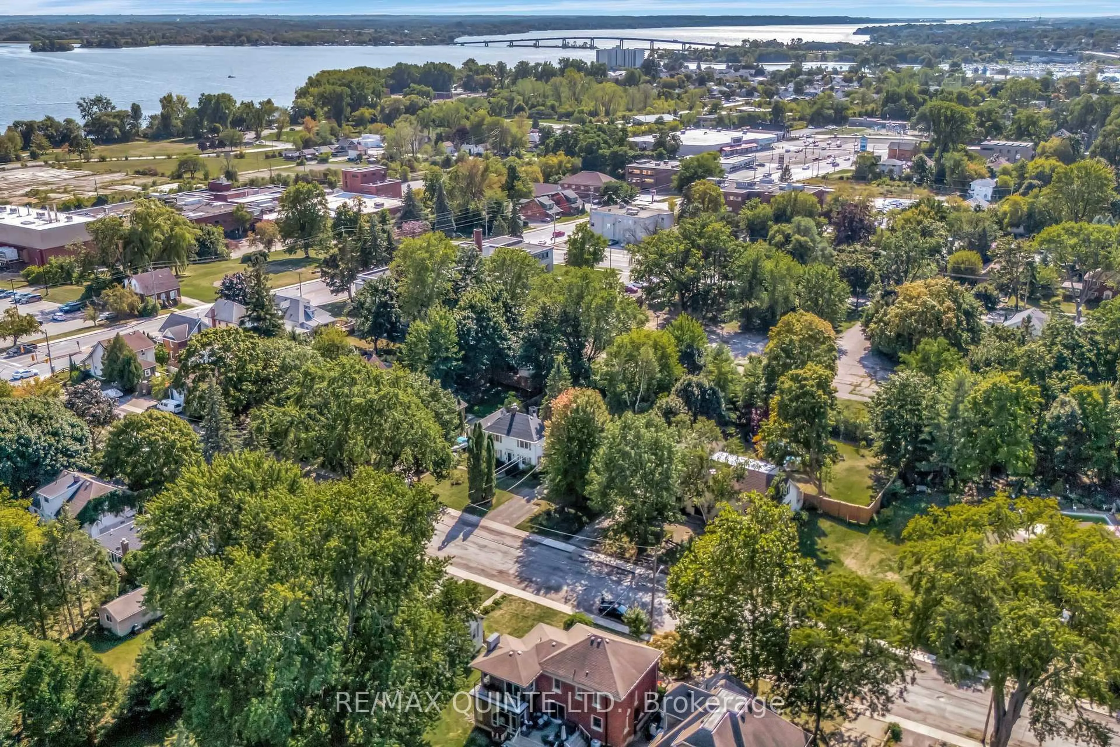 A pic from outside/outdoor area/front of a property/back of a property/a pic from drone, unknown for 134 Dufferin Ave, Belleville Ontario K8N 3X1