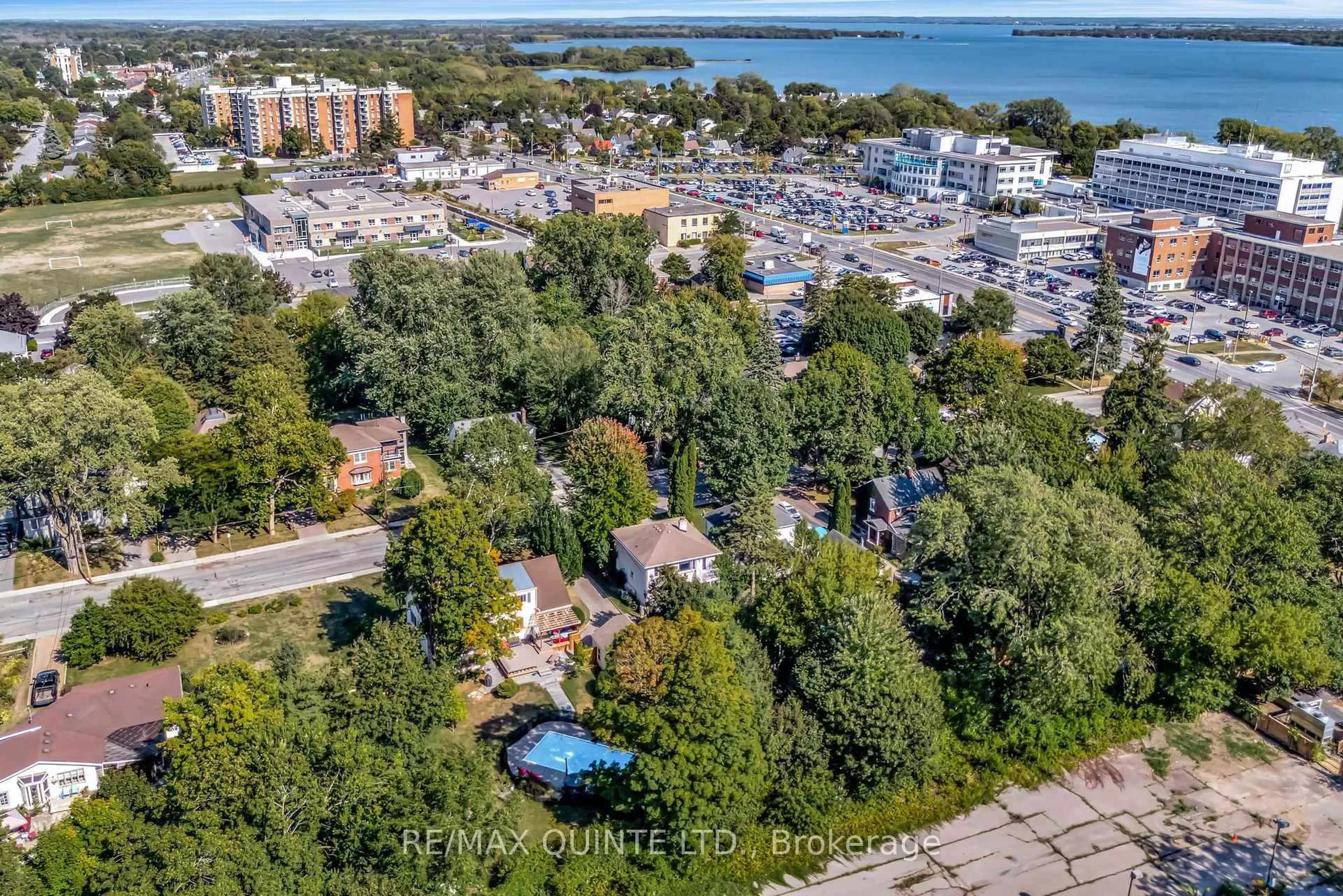 A pic from outside/outdoor area/front of a property/back of a property/a pic from drone, water/lake/river/ocean view for 134 Dufferin Ave, Belleville Ontario K8N 3X1