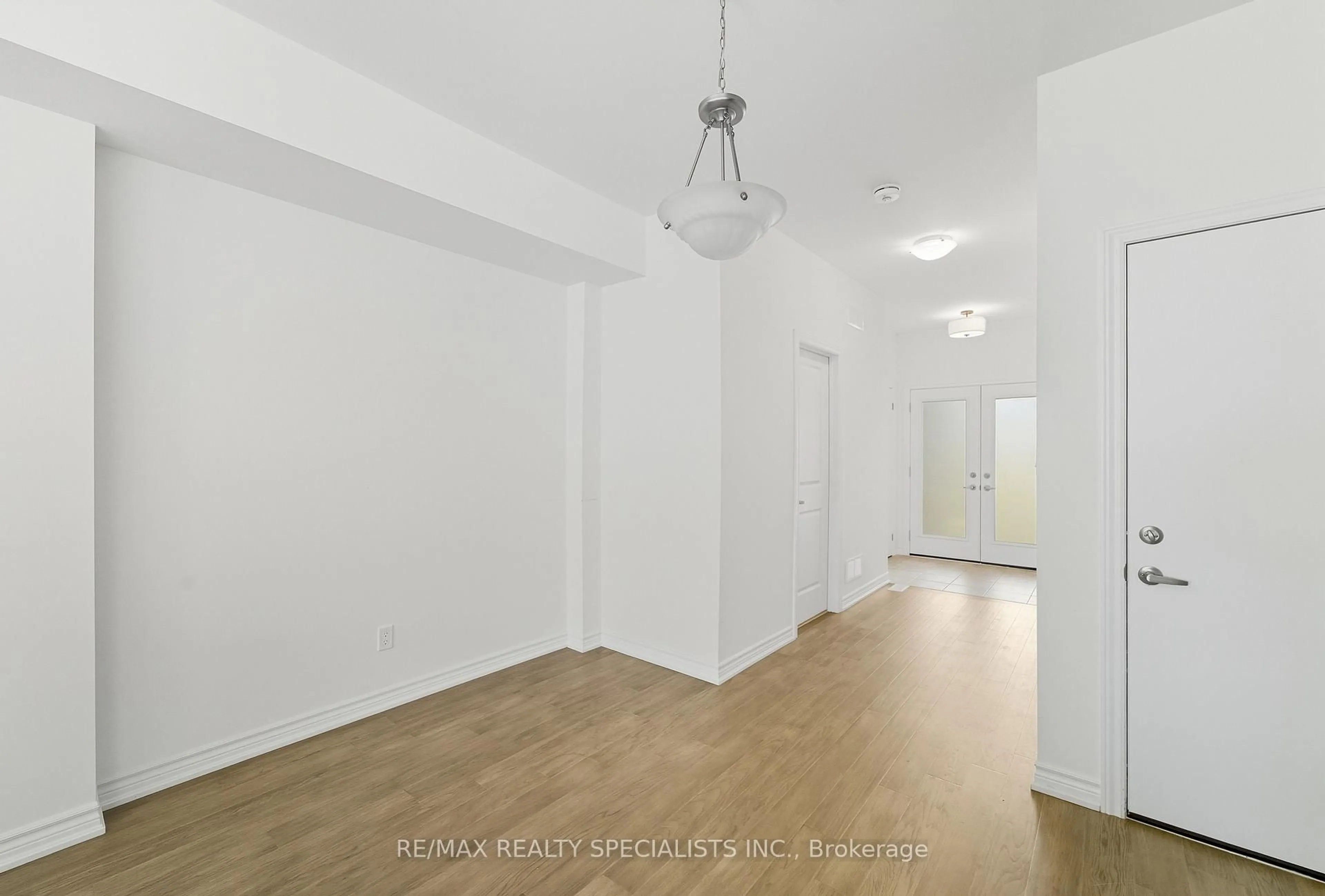 A pic of a room for 3225 Dominion Rd, Fort Erie Ontario L0S 1N0