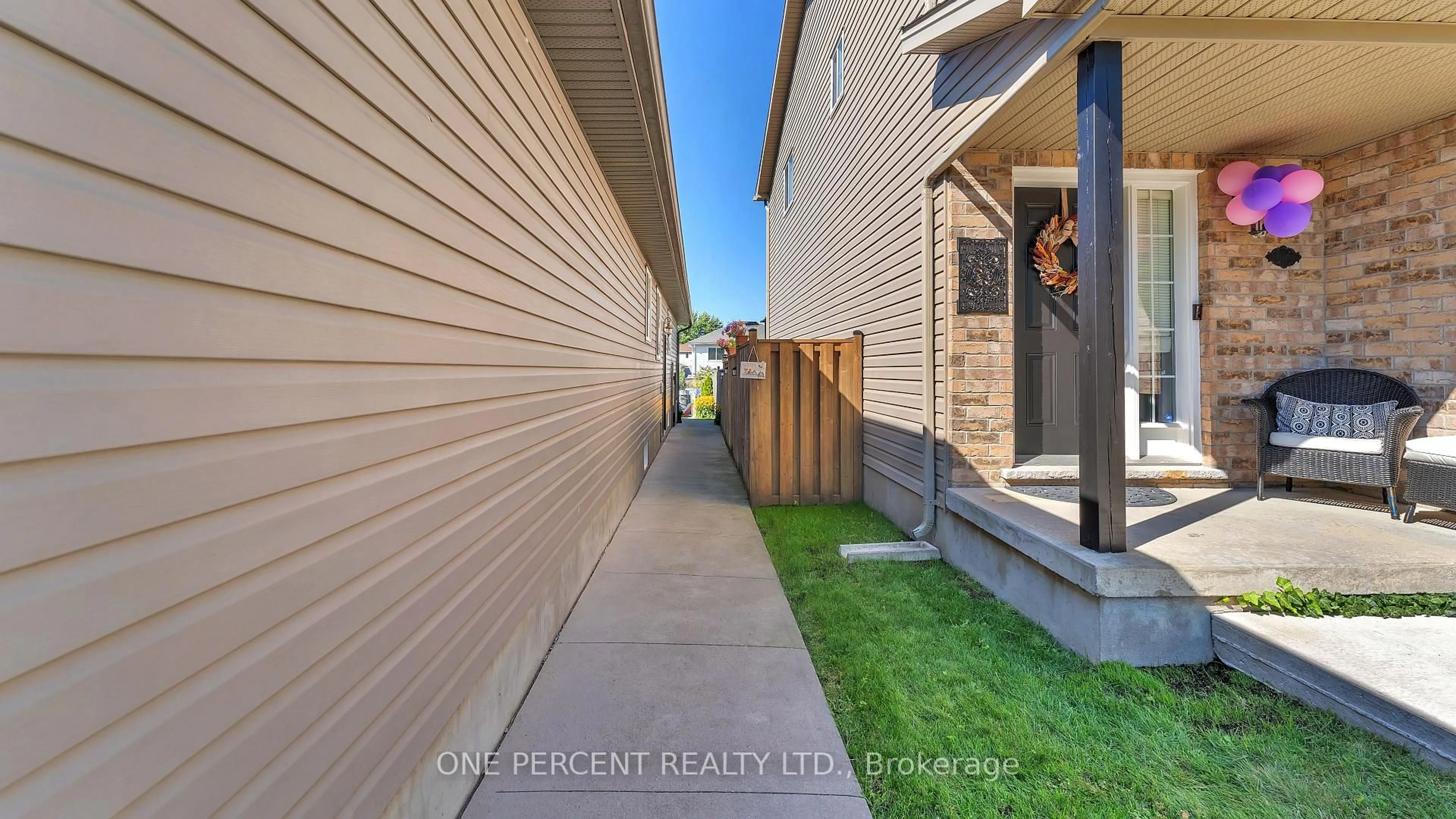 Patio, street for 225 Baxter St, London East Ontario N5W 0A2