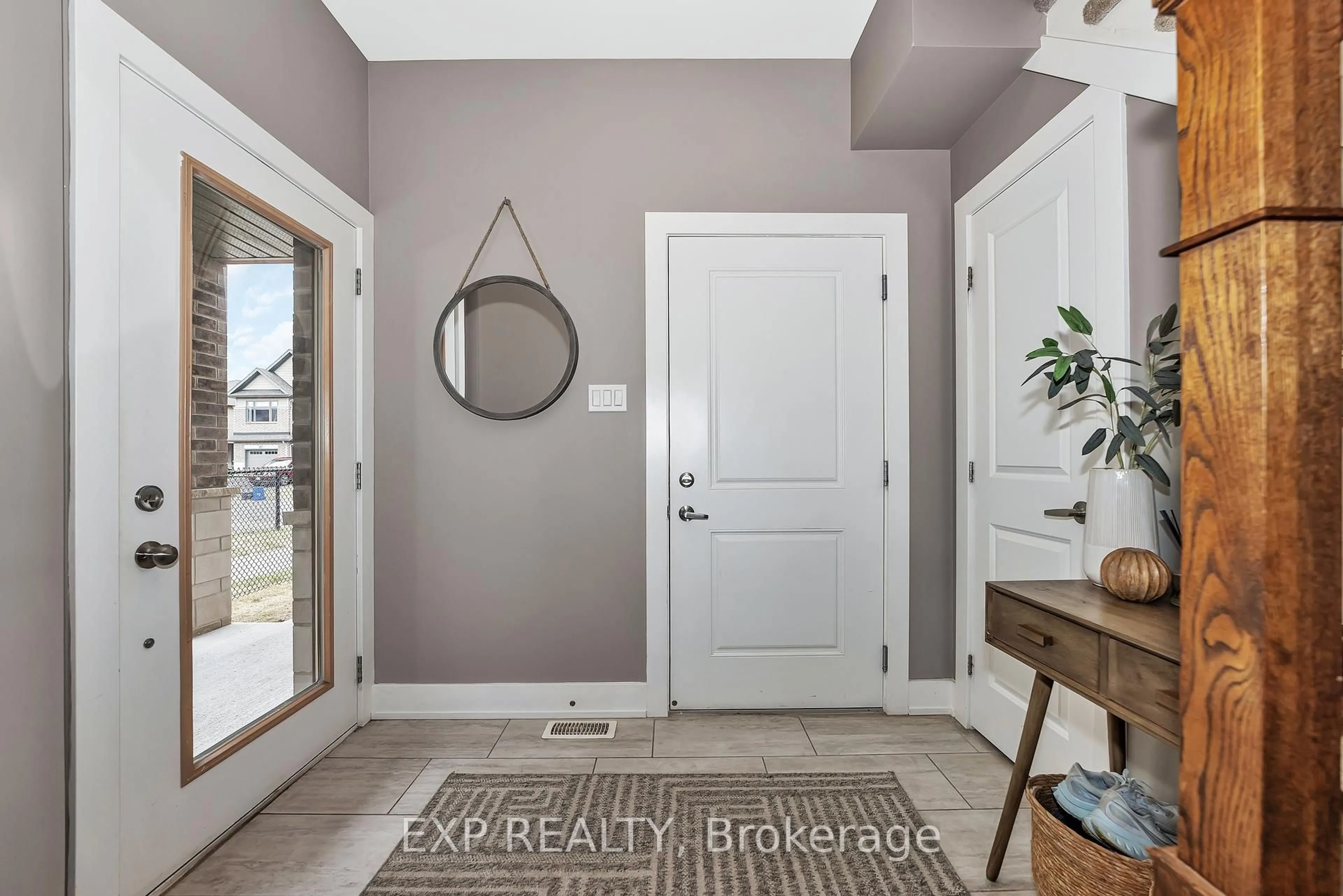 Indoor entryway for 226 Purchase Cres, Stittsville Ontario K2S 2L7