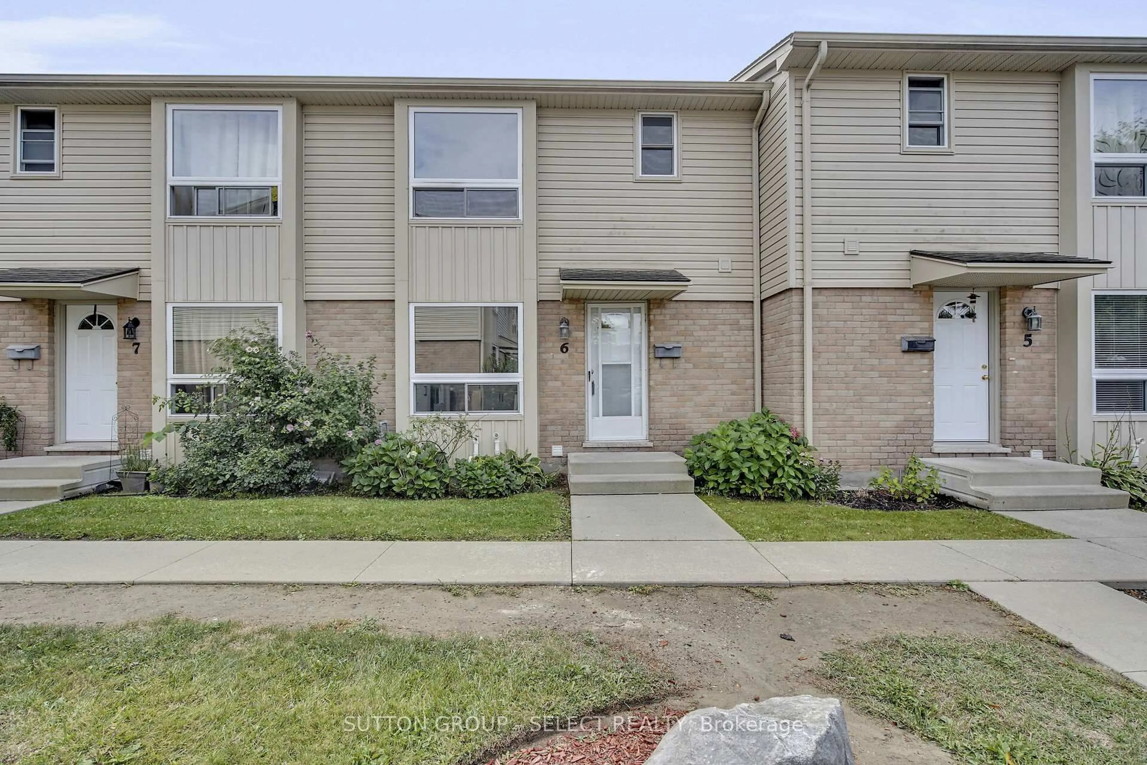 Unknown for 626 Wharncliffe Rd #6, London South Ontario N6J 2N4