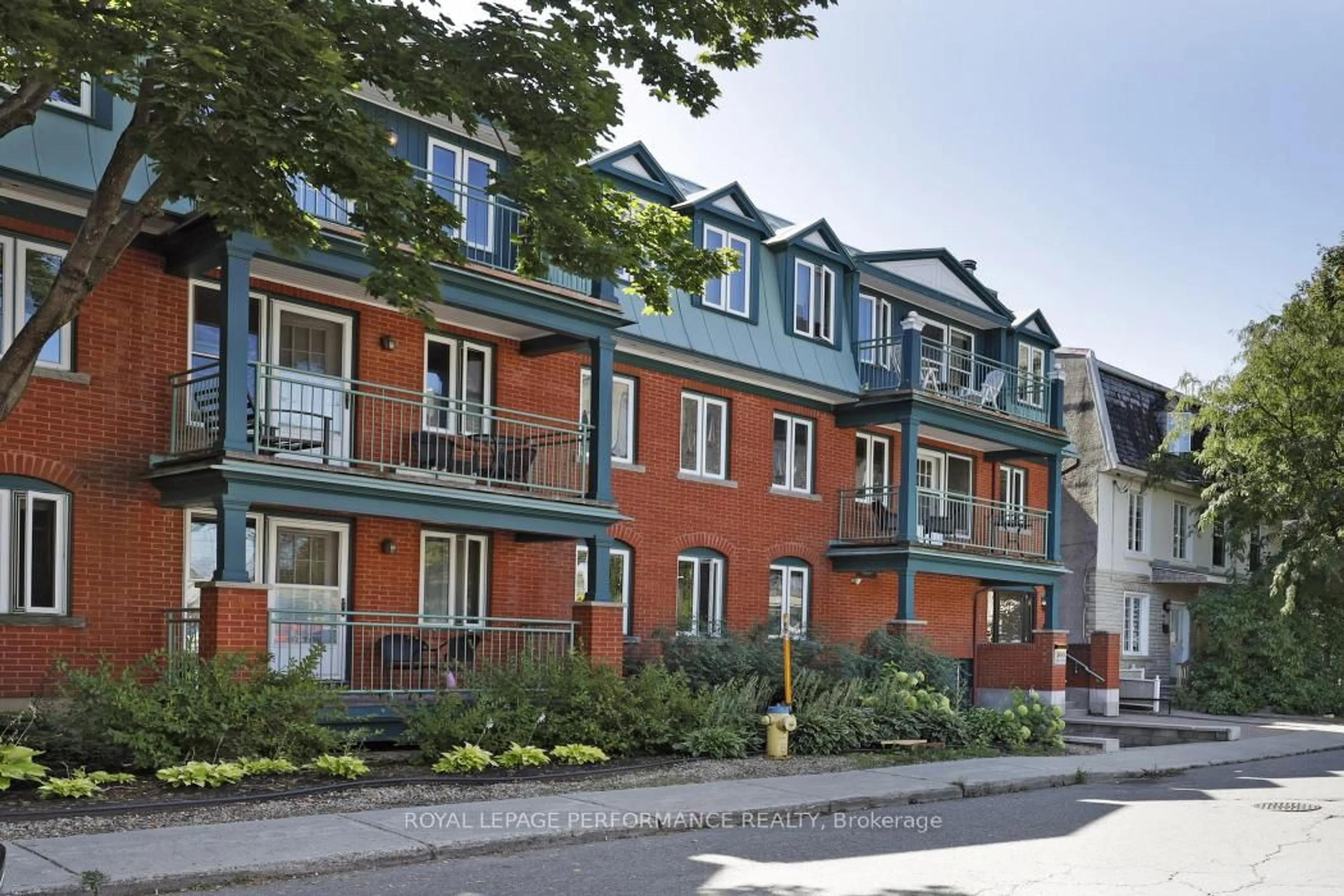 Patio, street for 100 Bruyere St #304, Ottawa Ontario K1N 5C6