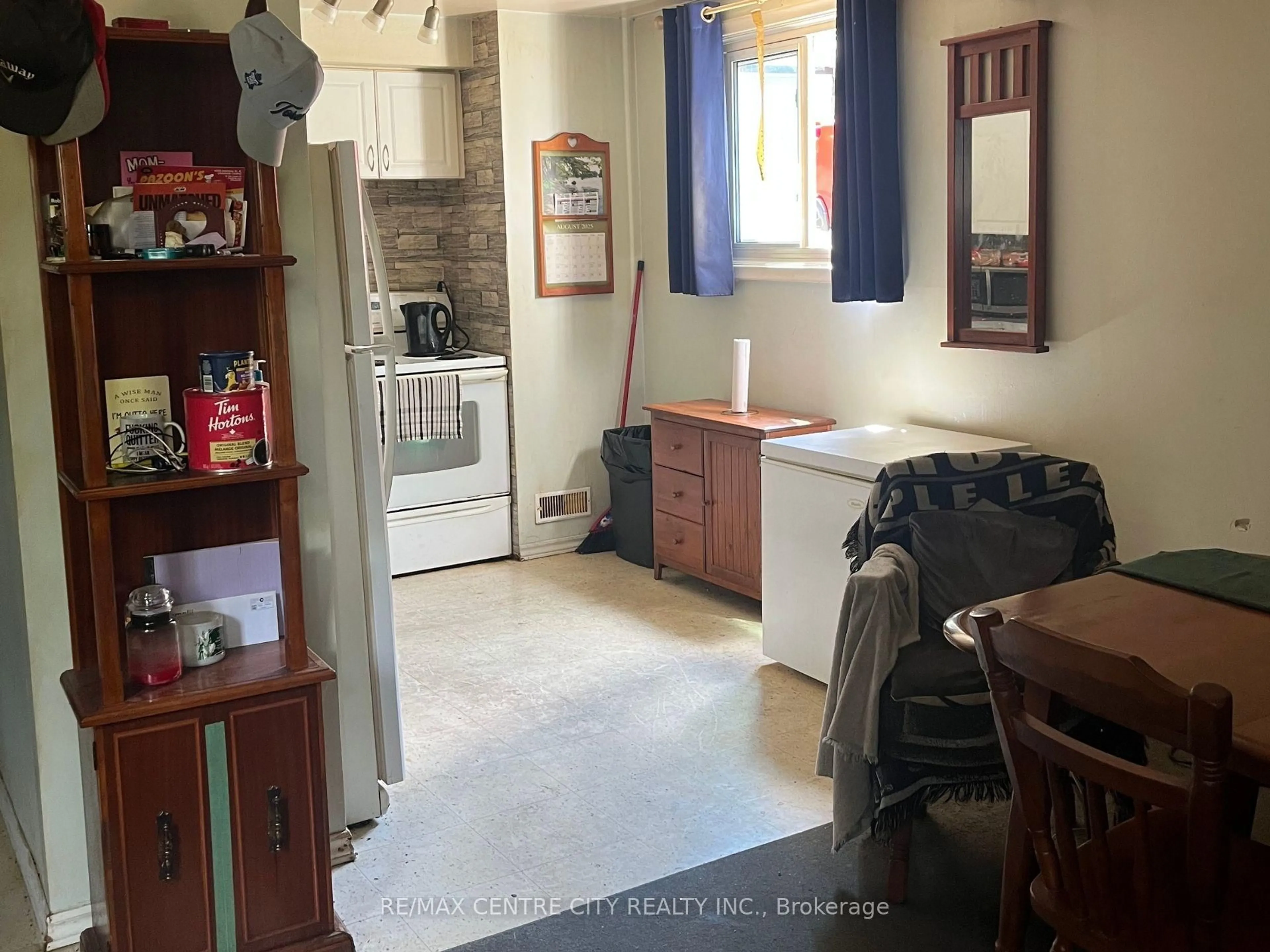 Standard kitchen, unknown for 89 Cecilia Ave, London East Ontario N5Y 3Z9