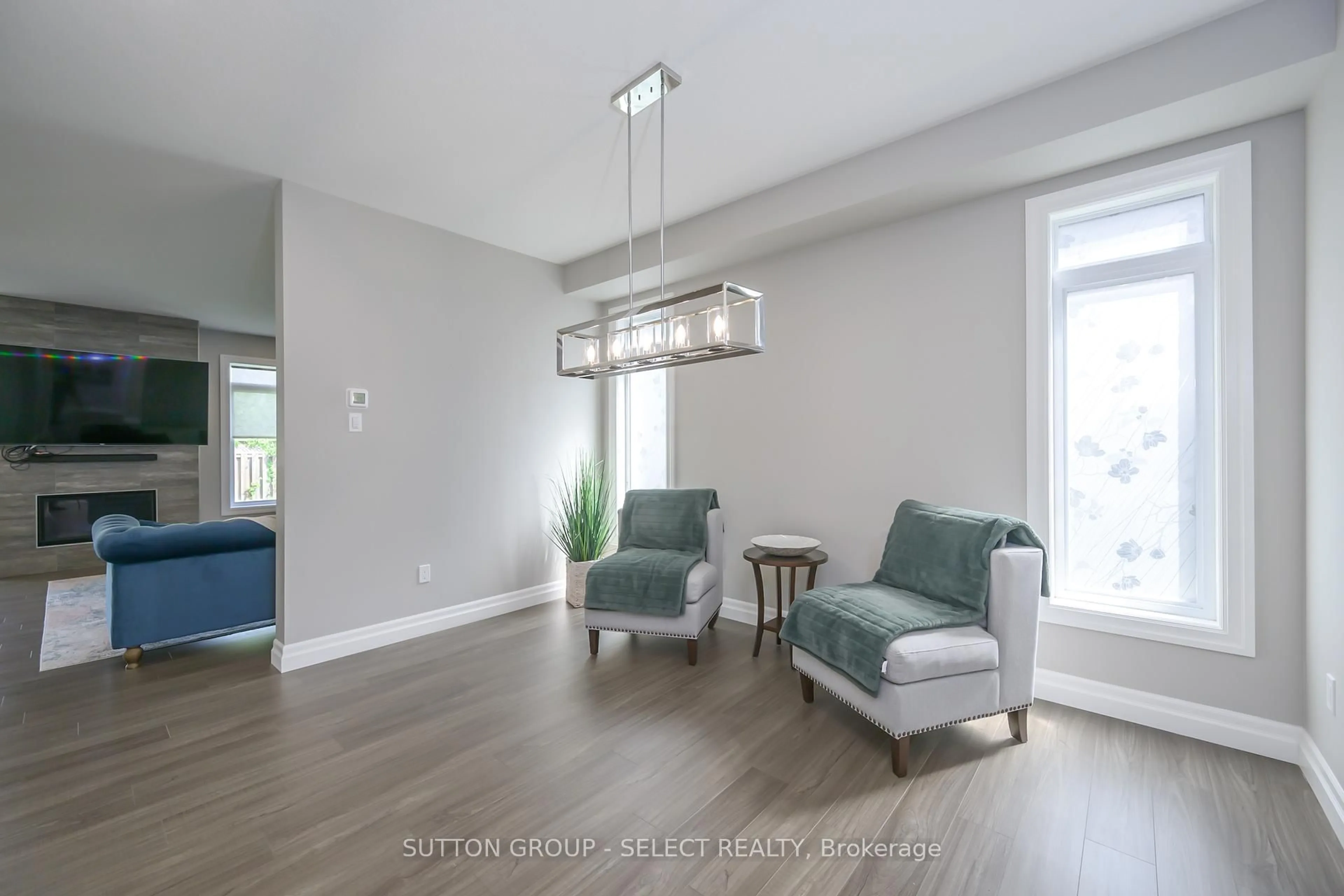 Living room with furniture, unknown for 1061 Eagletrace Dr #33, London North Ontario N6G 0T3