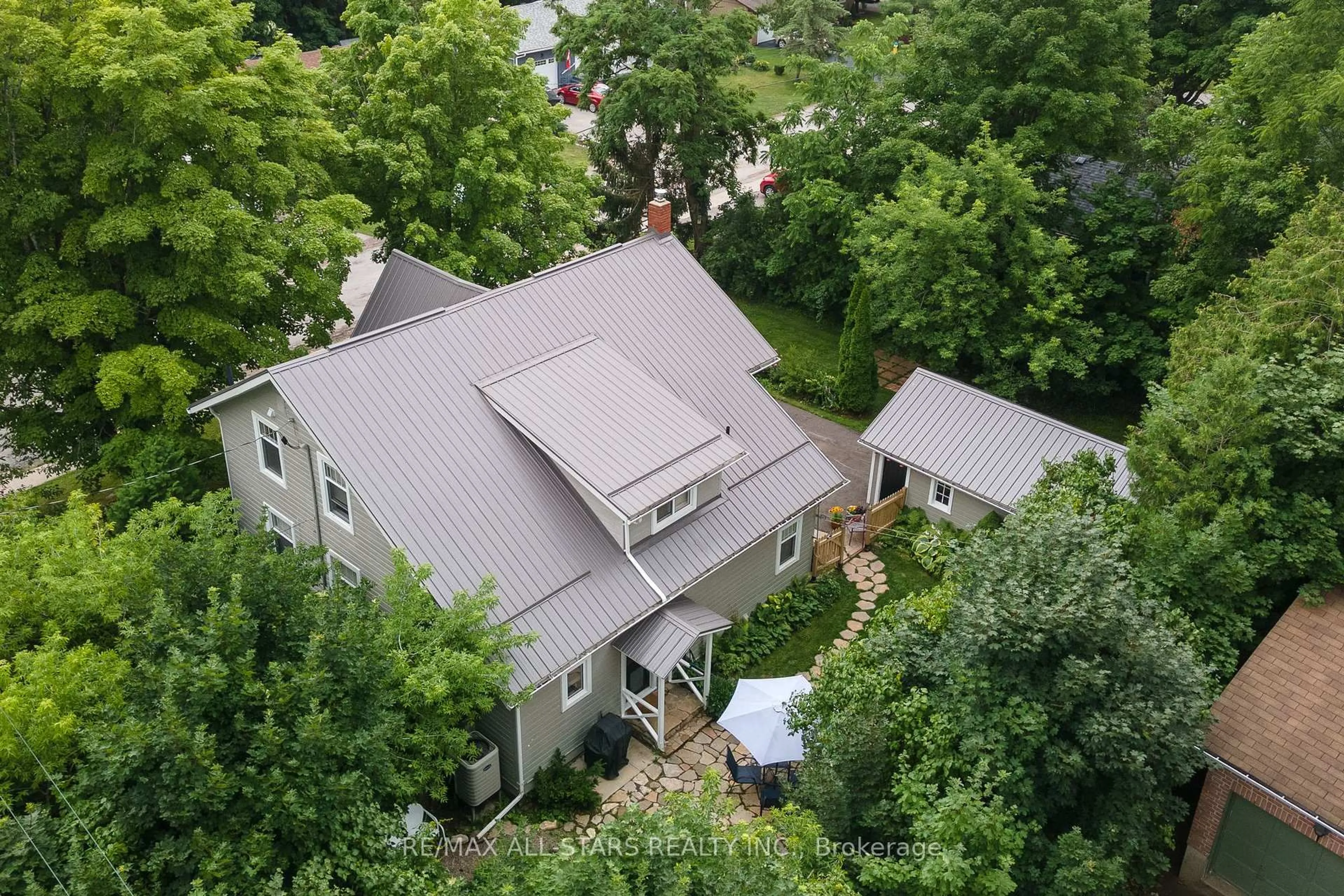 A pic from outside/outdoor area/front of a property/back of a property/a pic from drone, unknown for 49 John St, Kawartha Lakes Ontario K0M 1N0