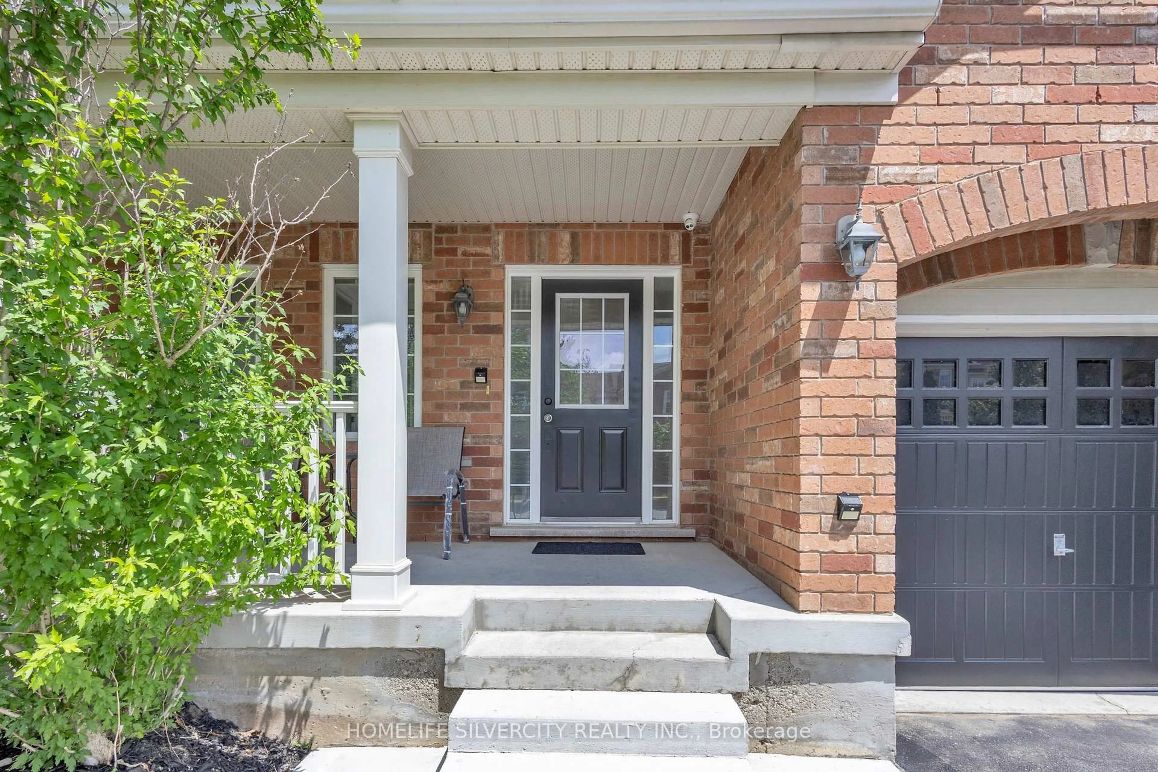 Home with brick exterior material, street for 28 Silverthorne Dr, Cambridge Ontario N3C 0B4